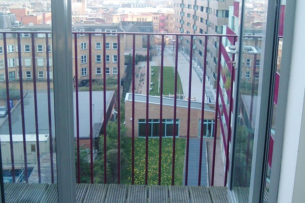 2 Bed Flat With Balcony - Zone 1 * London