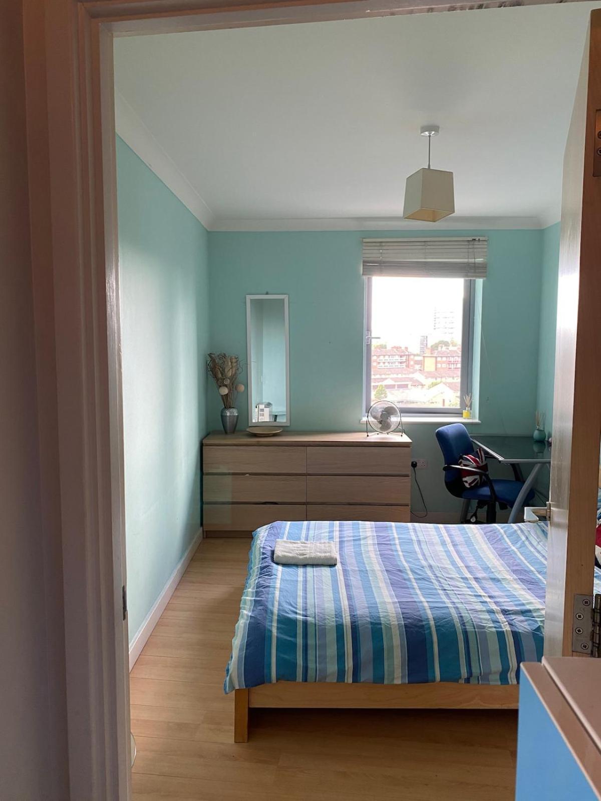 2 Bed Flat With Balcony - Zone 1 *