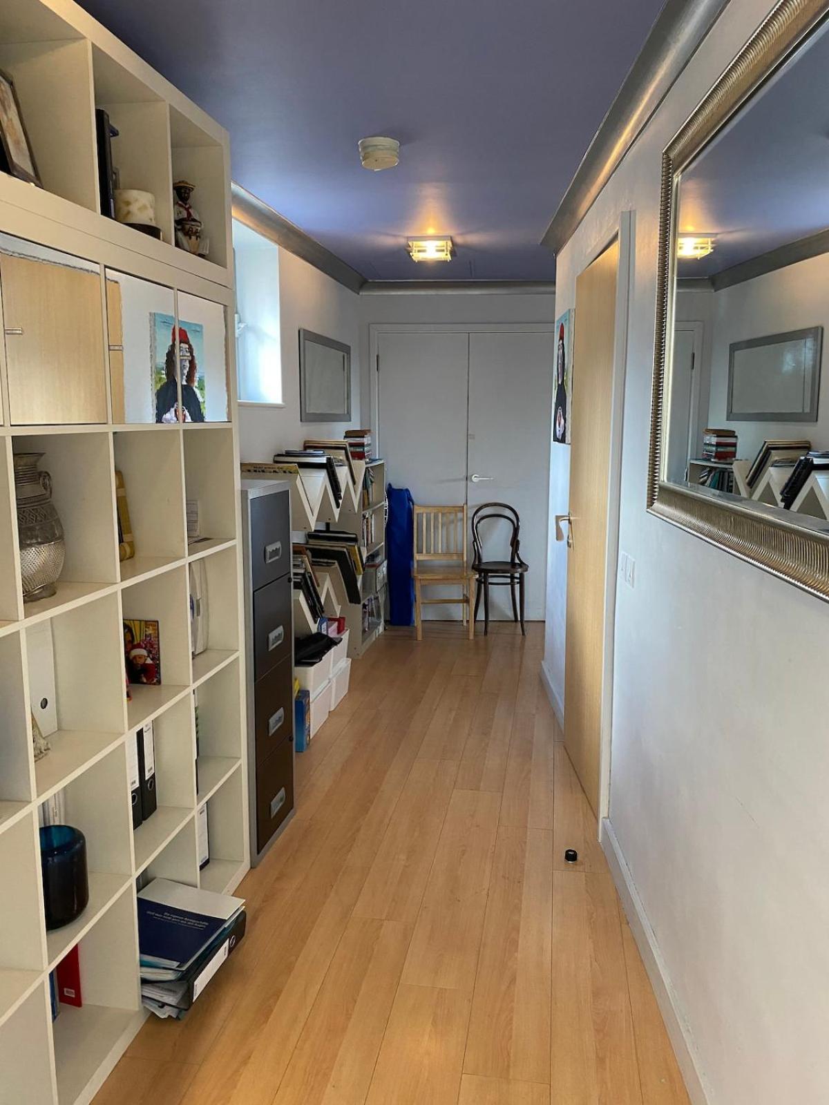 Apartment 2 Bed Flat With Balcony - Zone 1 *
