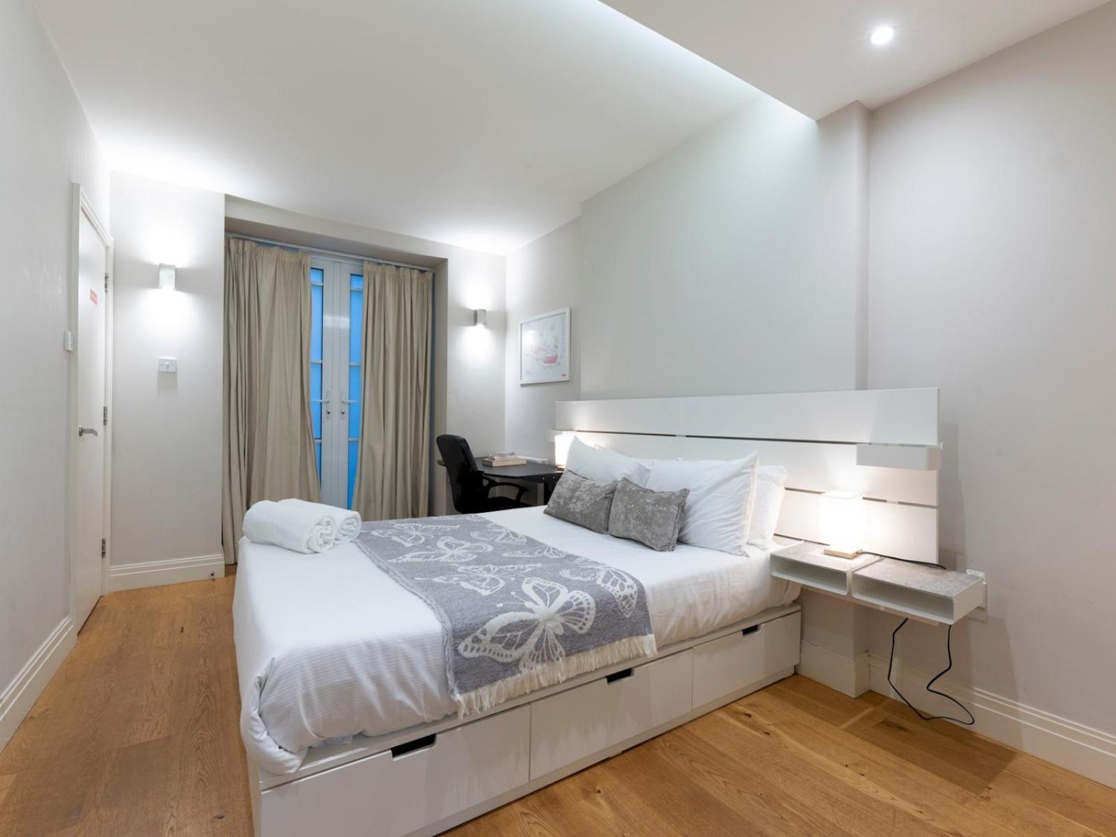 Pass The Keys Spacious 2-bedroom Flat In The Heart Of Kensington Apartment *