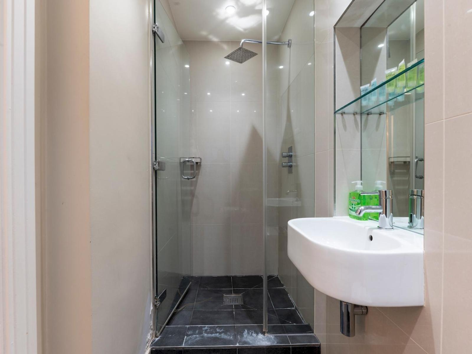Pass The Keys Spacious 2-bedroom Flat In The Heart Of Kensington *