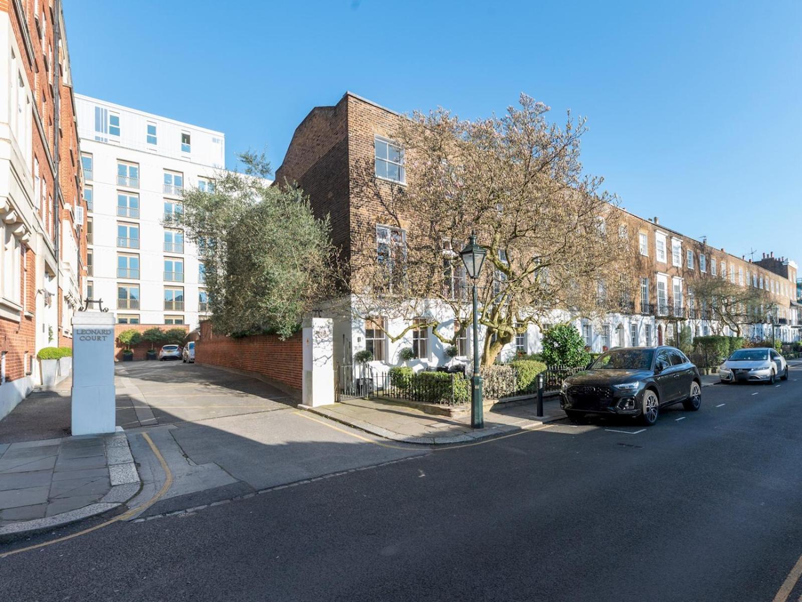 Pass The Keys Spacious 2-bedroom Flat In The Heart Of Kensington Apartment *
