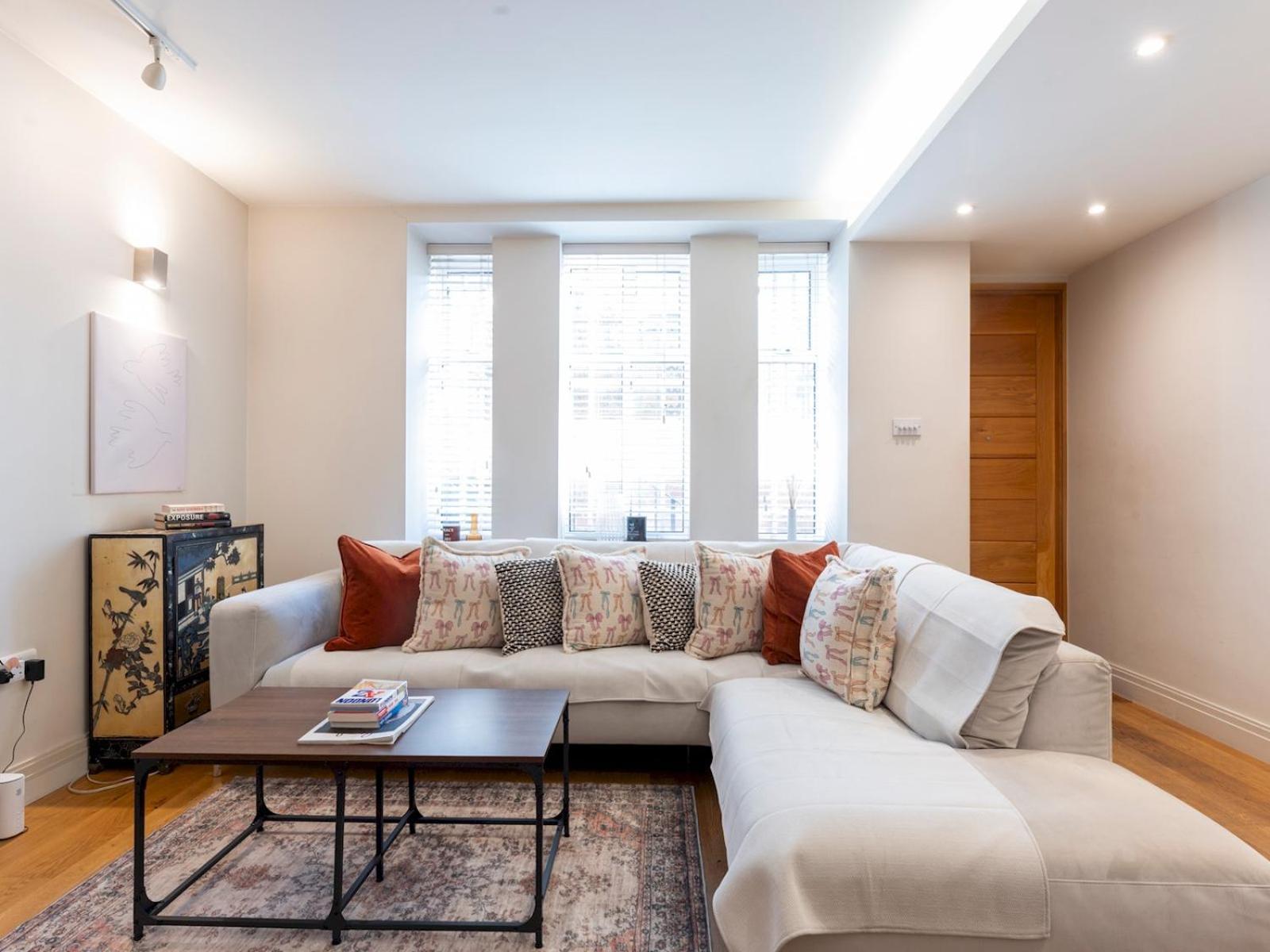 Pass The Keys Spacious 2-bedroom Flat In The Heart Of Kensington
