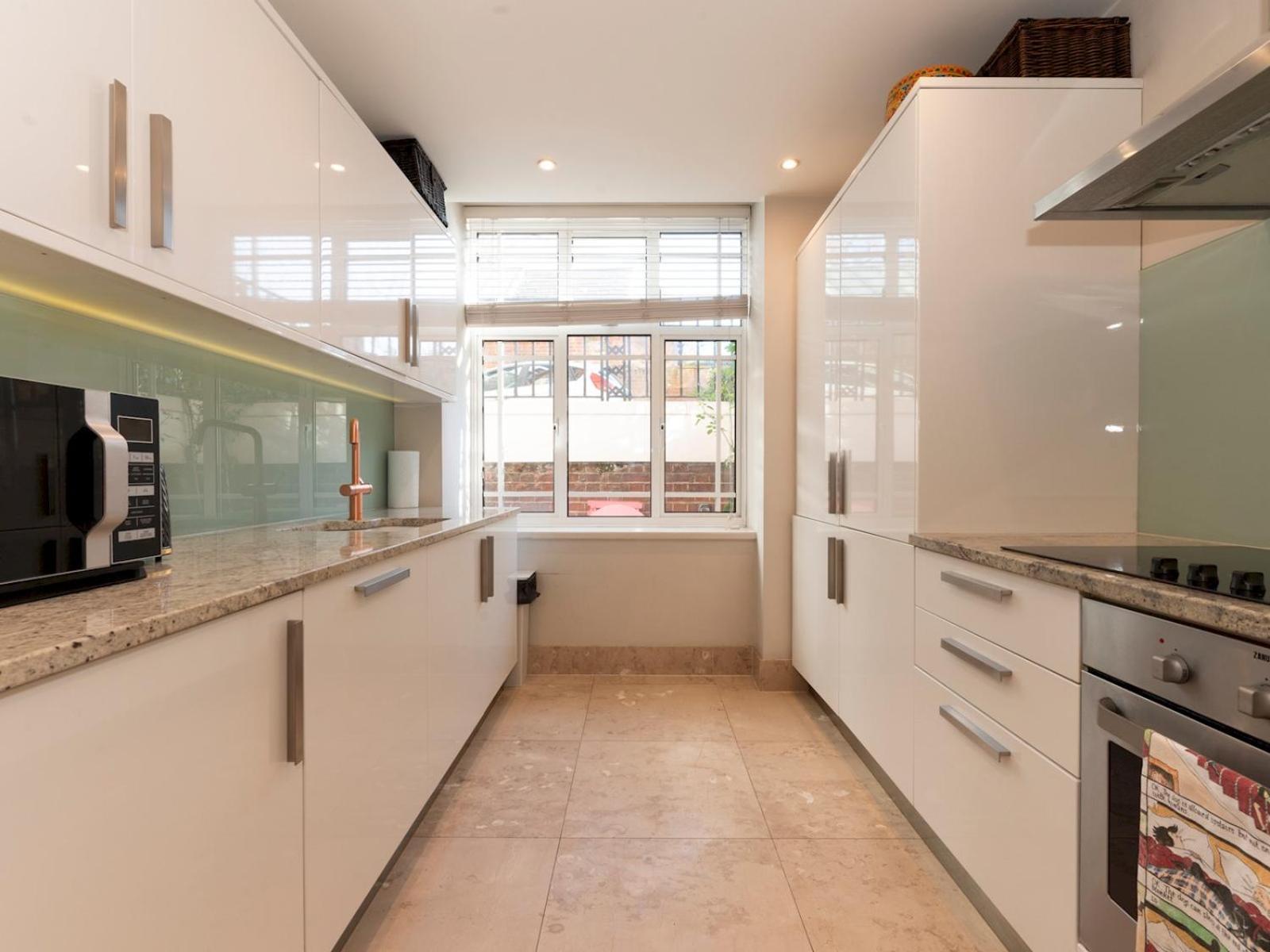 Pass The Keys Spacious 2-bedroom Flat In The Heart Of Kensington Apartment