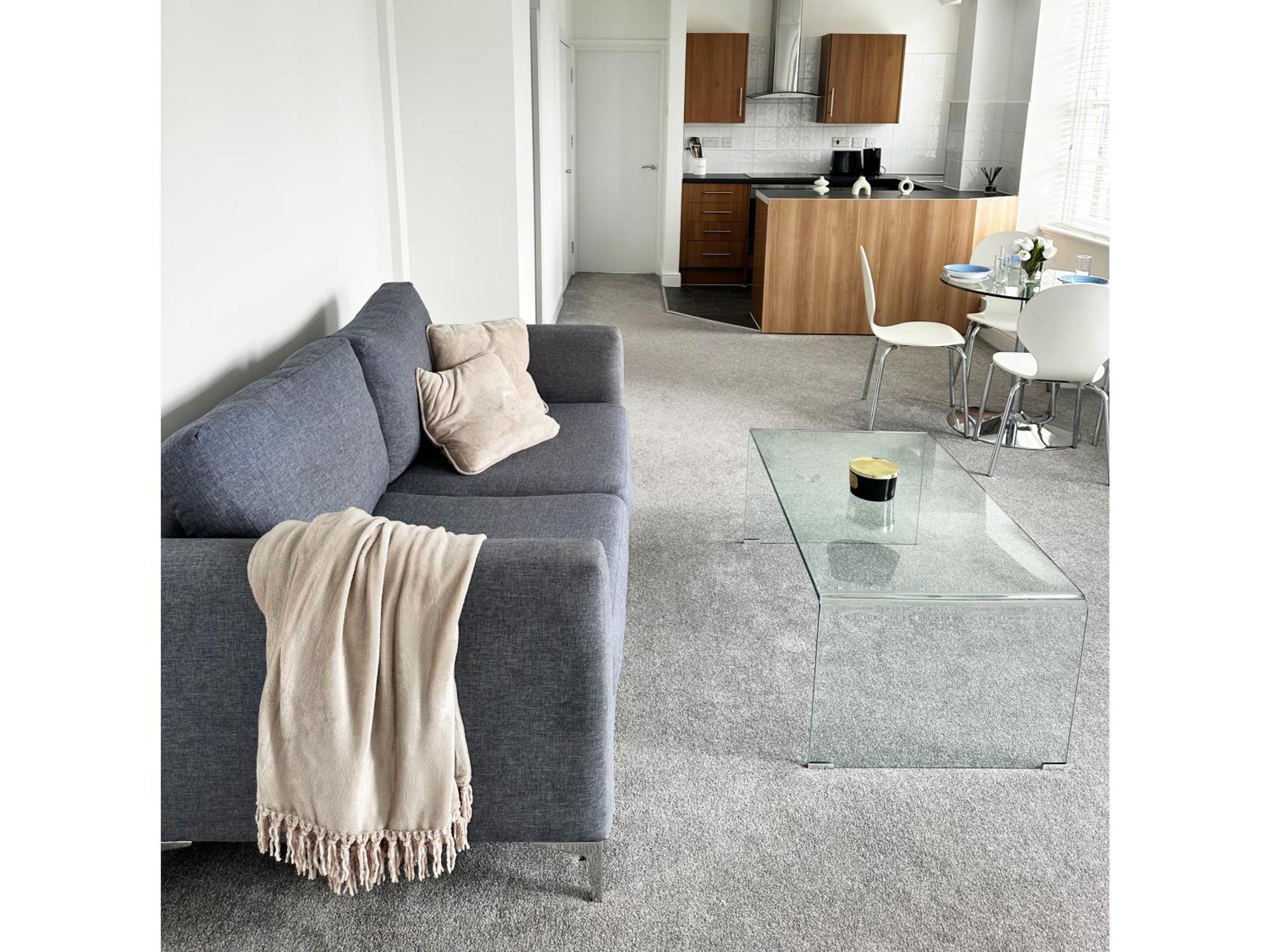 Riverside Modern One Bedroom Apartment *
