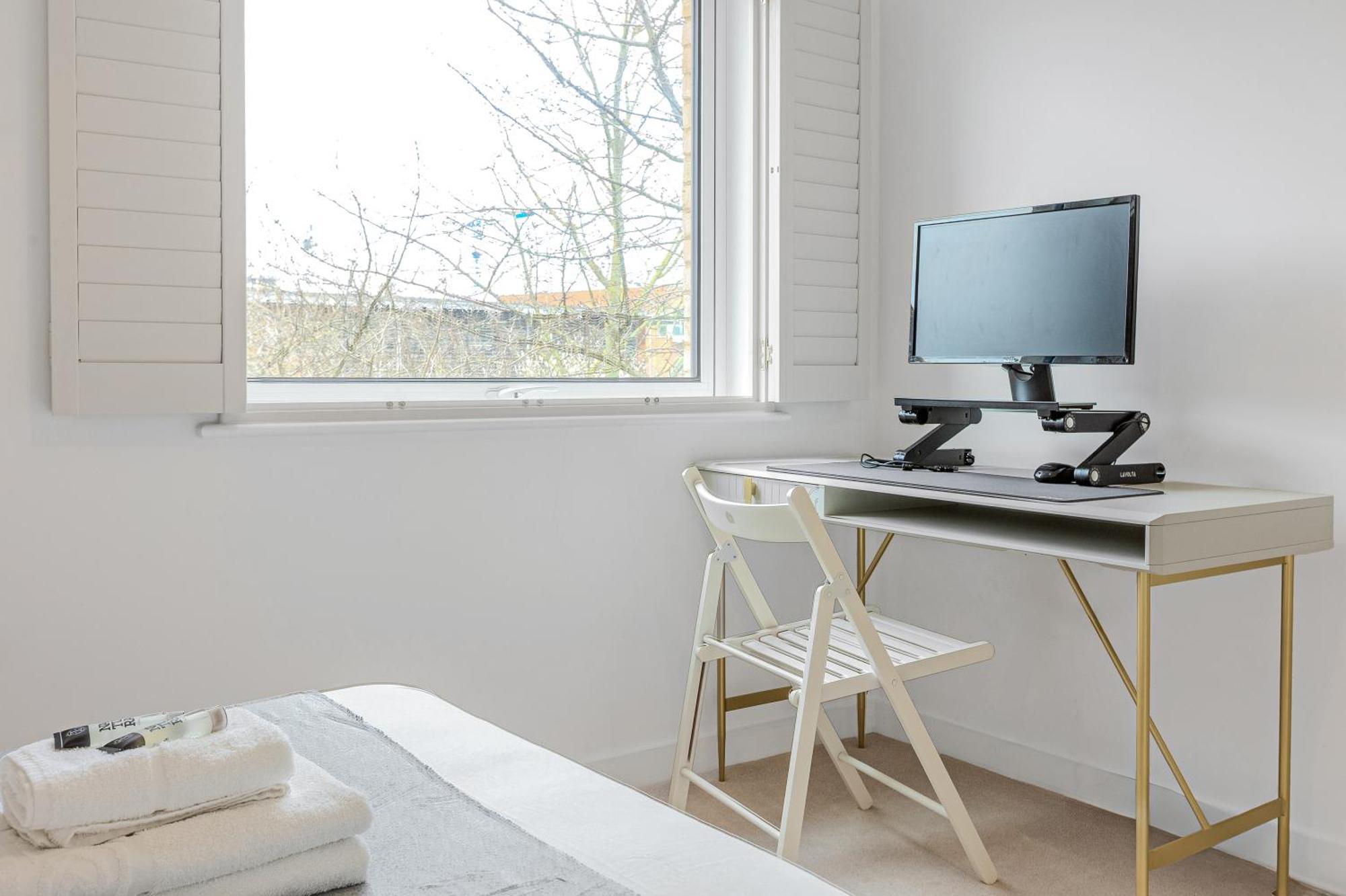 Apartment Spacious 2br With Balcony In Camberwell