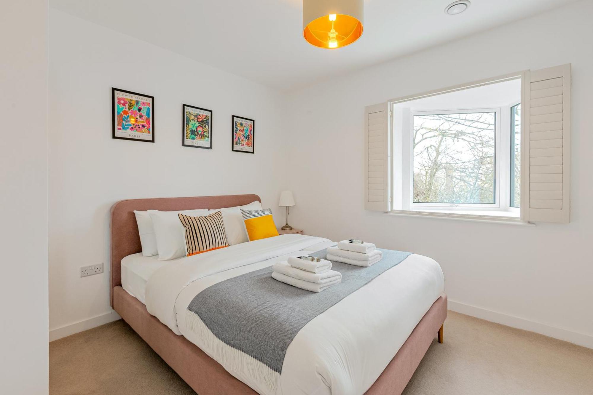 Spacious 2br With Balcony In Camberwell Apartment *