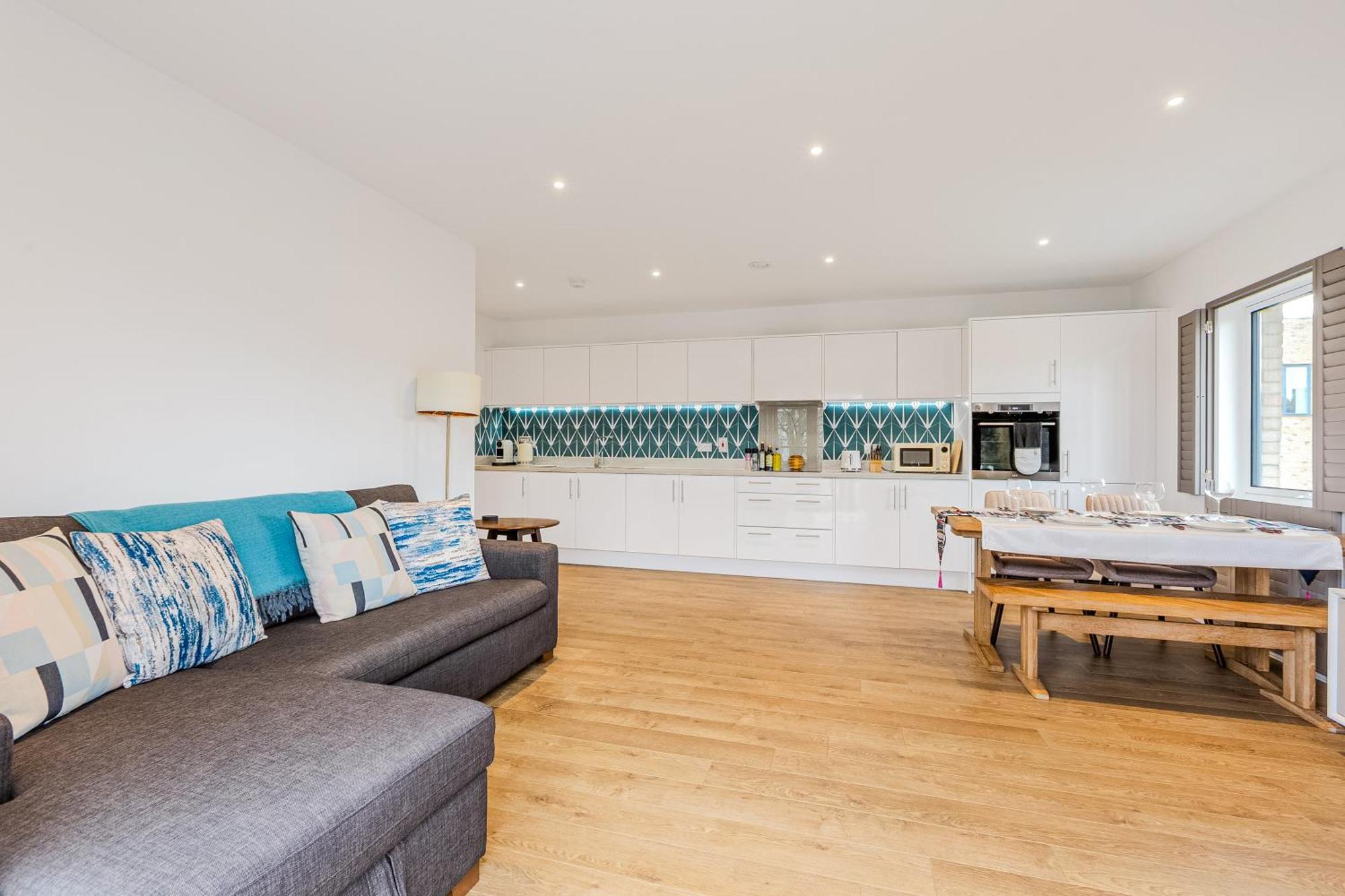 Spacious 2br With Balcony In Camberwell Apartment *