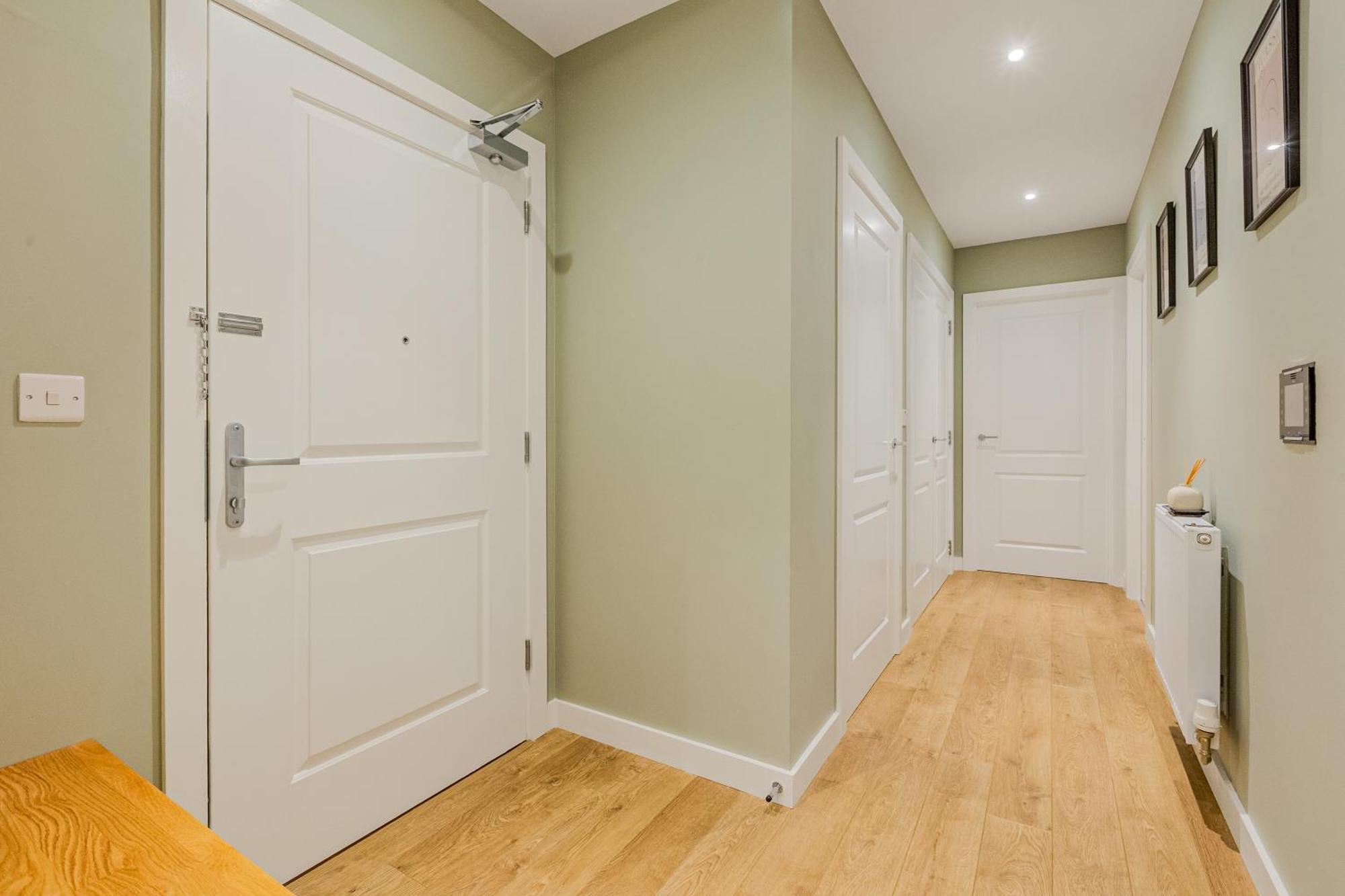 Spacious 2br With Balcony In Camberwell London