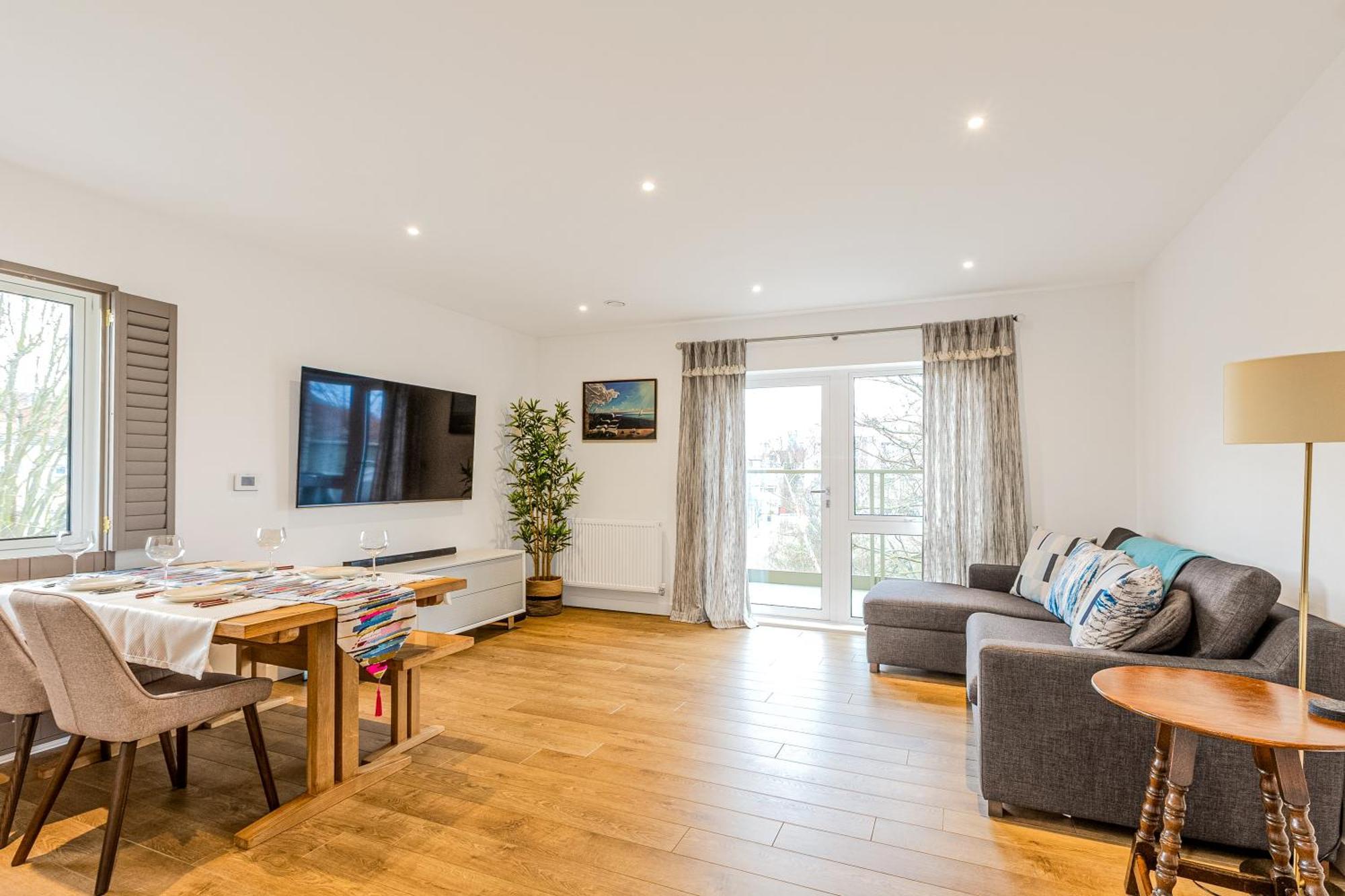 Apartment Spacious 2br With Balcony In Camberwell