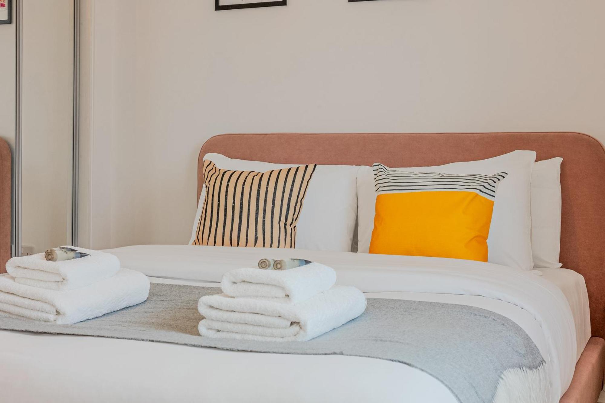 Apartment Spacious 2br With Balcony In Camberwell