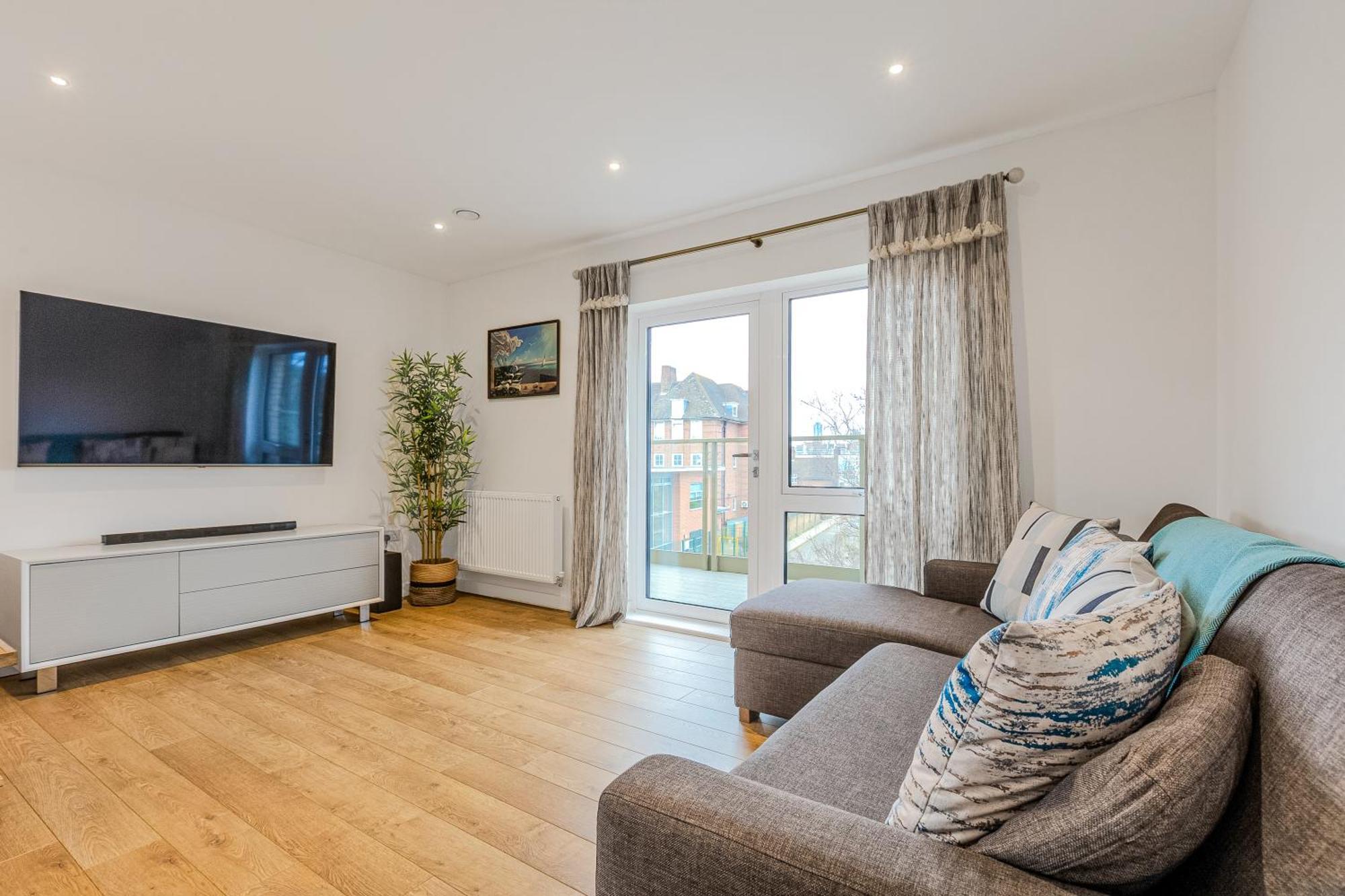 Spacious 2br With Balcony In Camberwell Apartment *