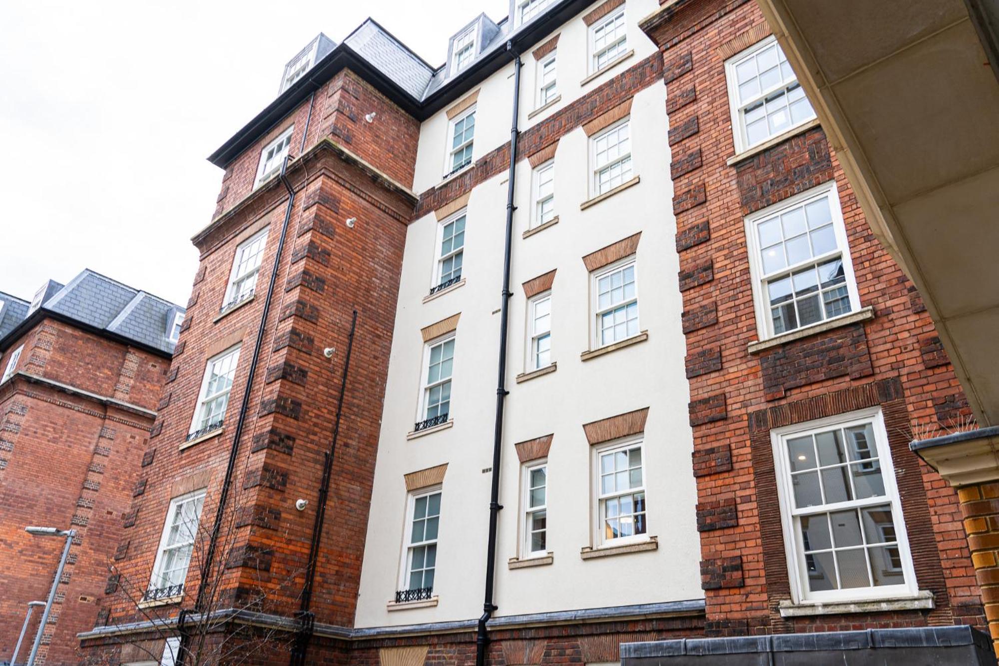 Modern 2-bedroom, 2-bathroom In West Kensington Apartment London