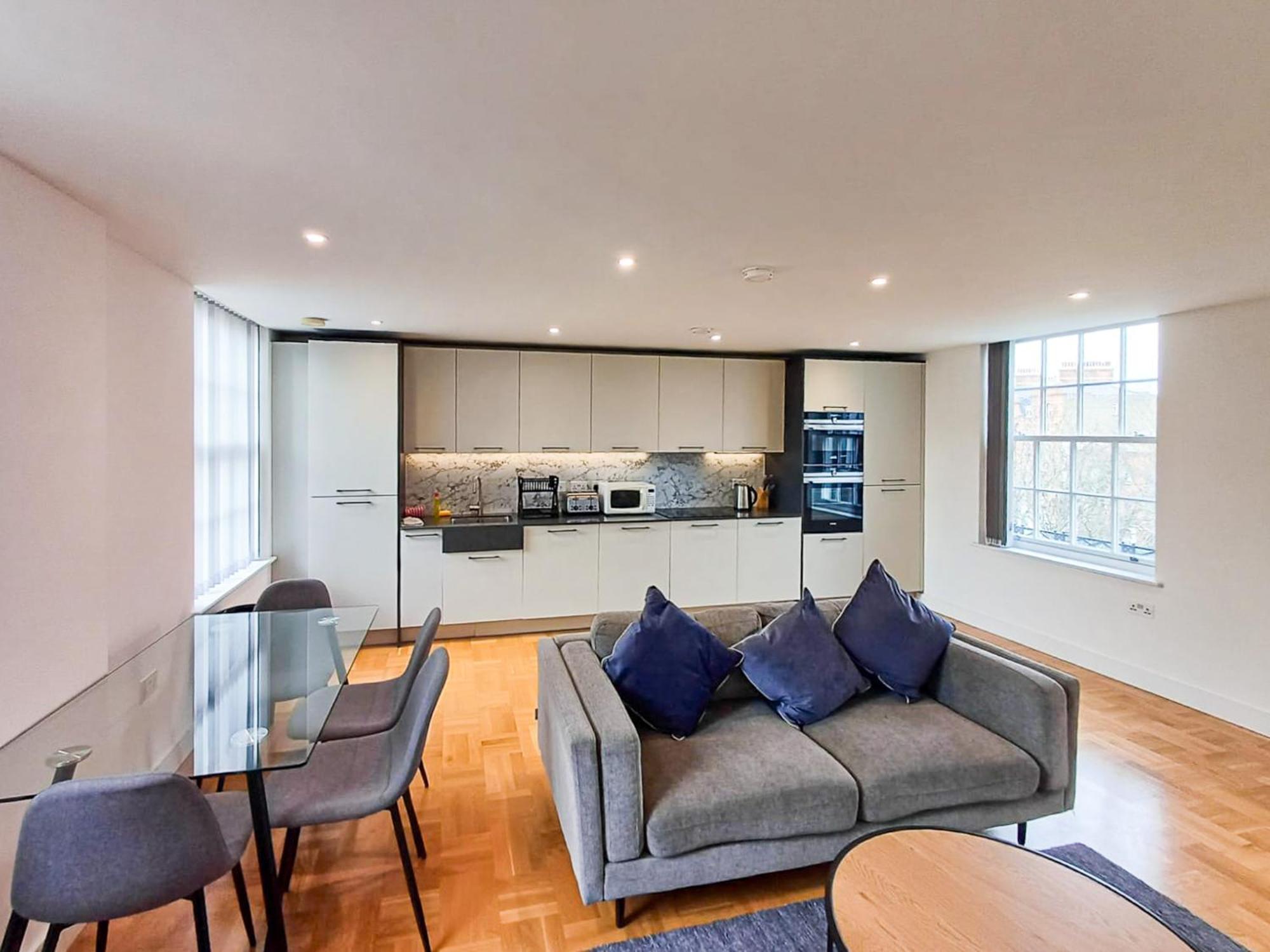 Modern 2-bedroom, 2-bathroom In West Kensington Apartment London