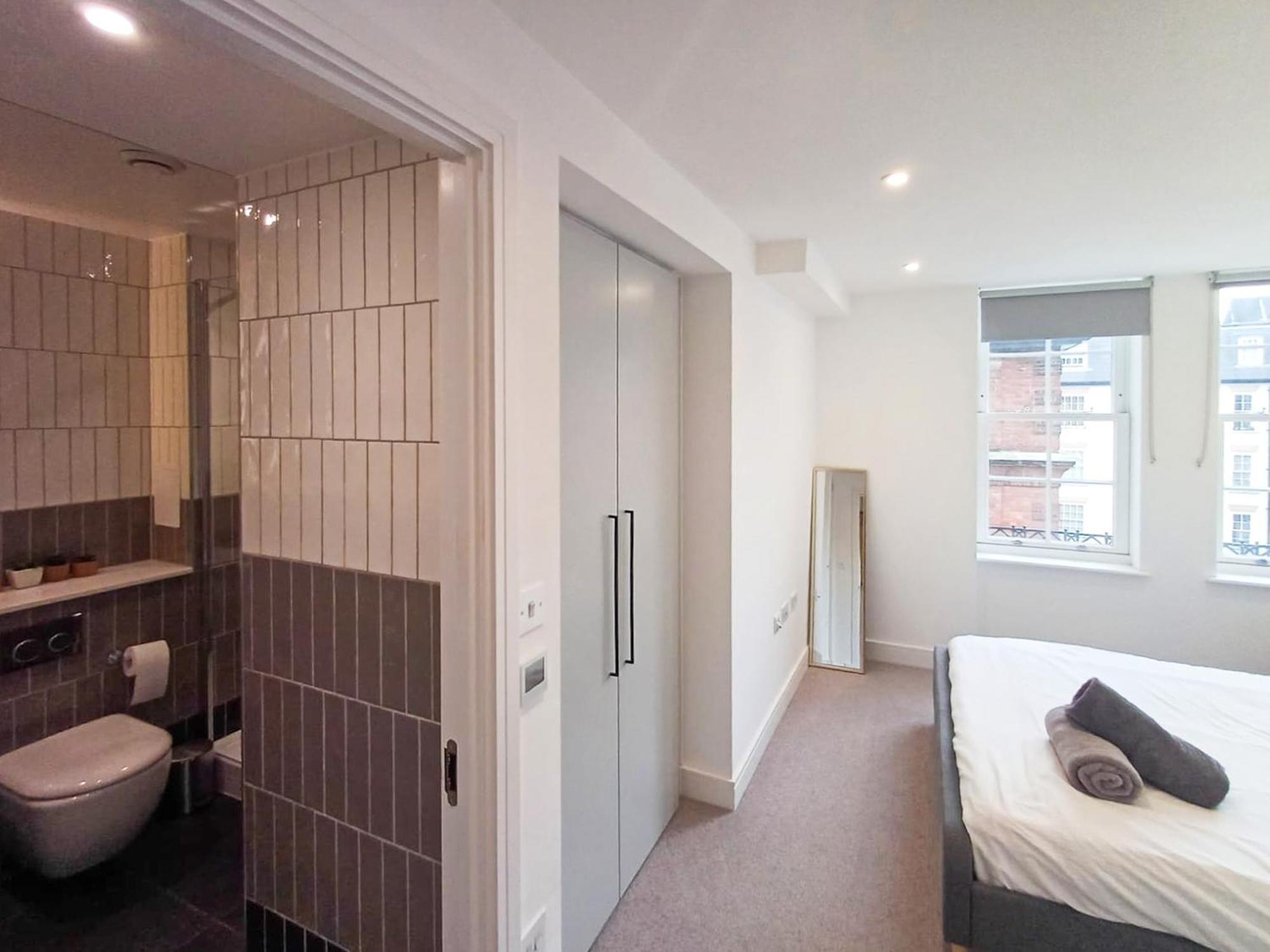 Modern 2-bedroom, 2-bathroom In West Kensington