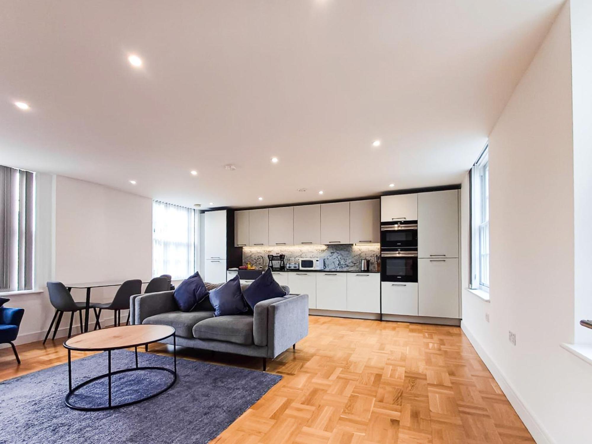 Modern 2-bedroom, 2-bathroom In West Kensington * London