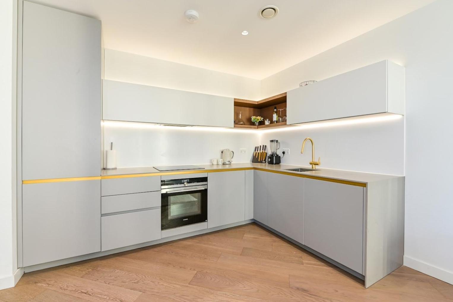 Shyluxe Apartment *