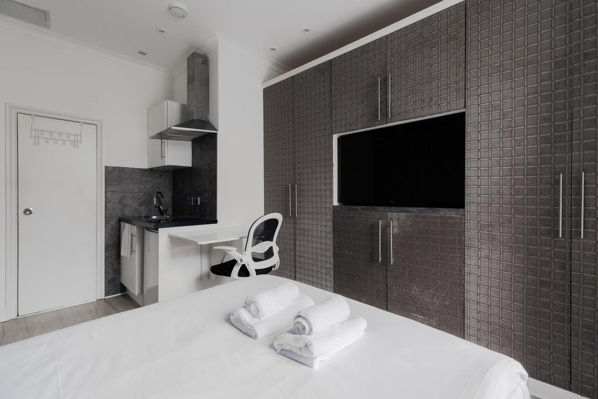 Prime Vision Living - Hyde Park Apartment London