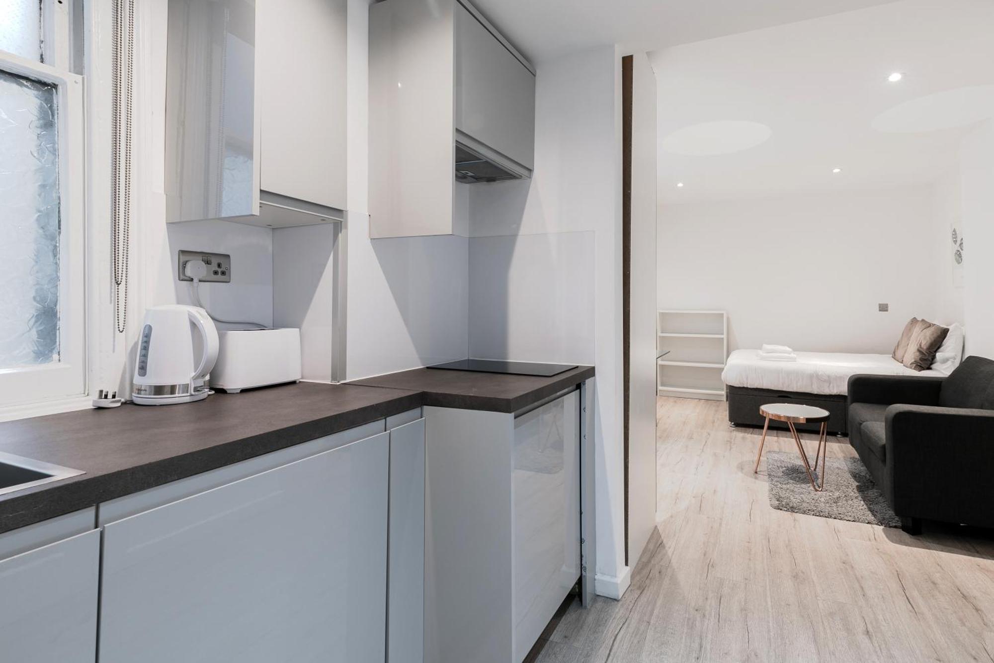 Prime Vision Living - Hyde Park Apartment *