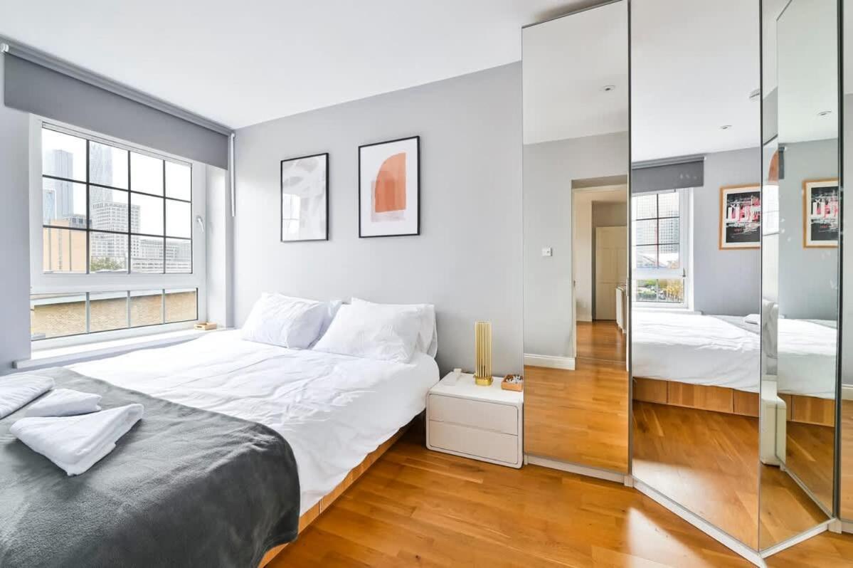 Spacious 2 Bed, Canary Wharf, O2 Arena, Wifi London