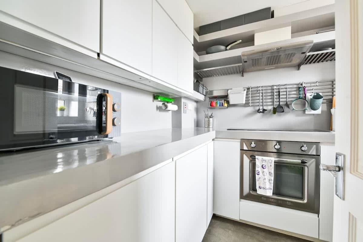 Spacious 2 Bed, Canary Wharf, O2 Arena, Wifi * London