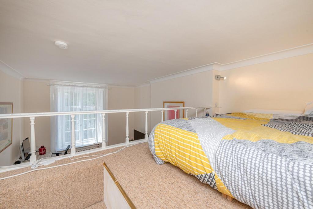 Two Double Mezzanine In Paddington London