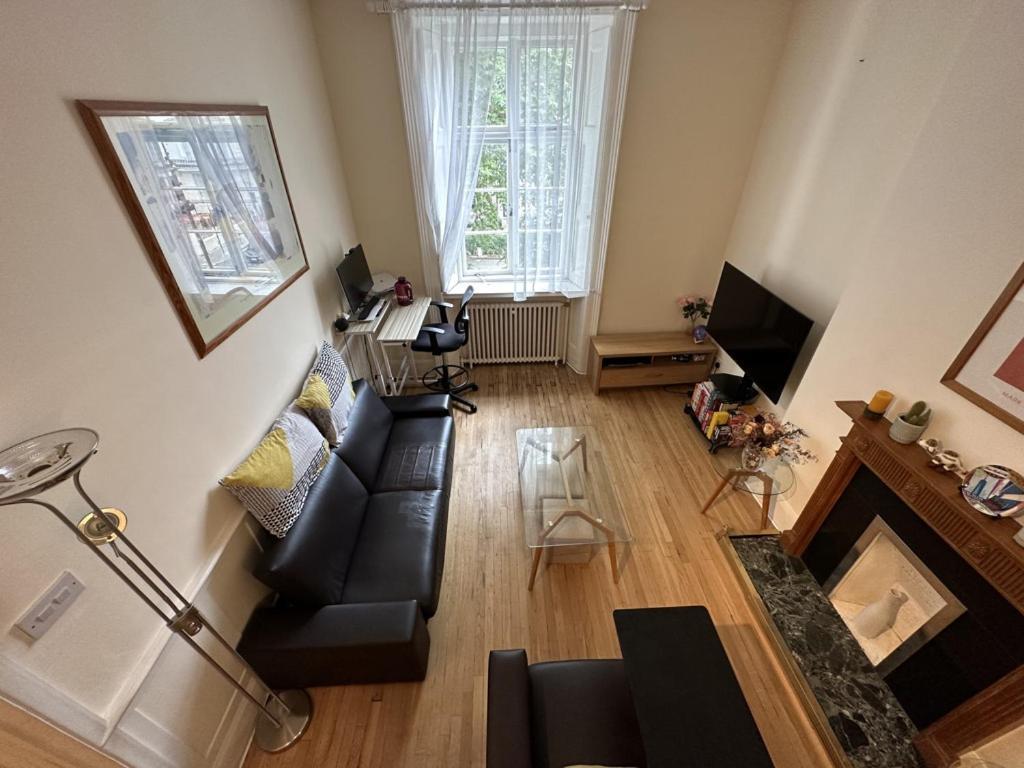 Two Double Mezzanine In Paddington Apartment *