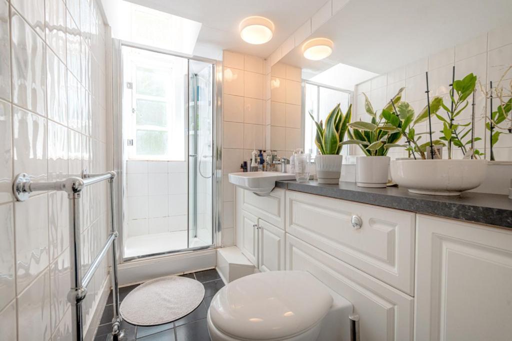 Two Double Mezzanine In Paddington Apartment London