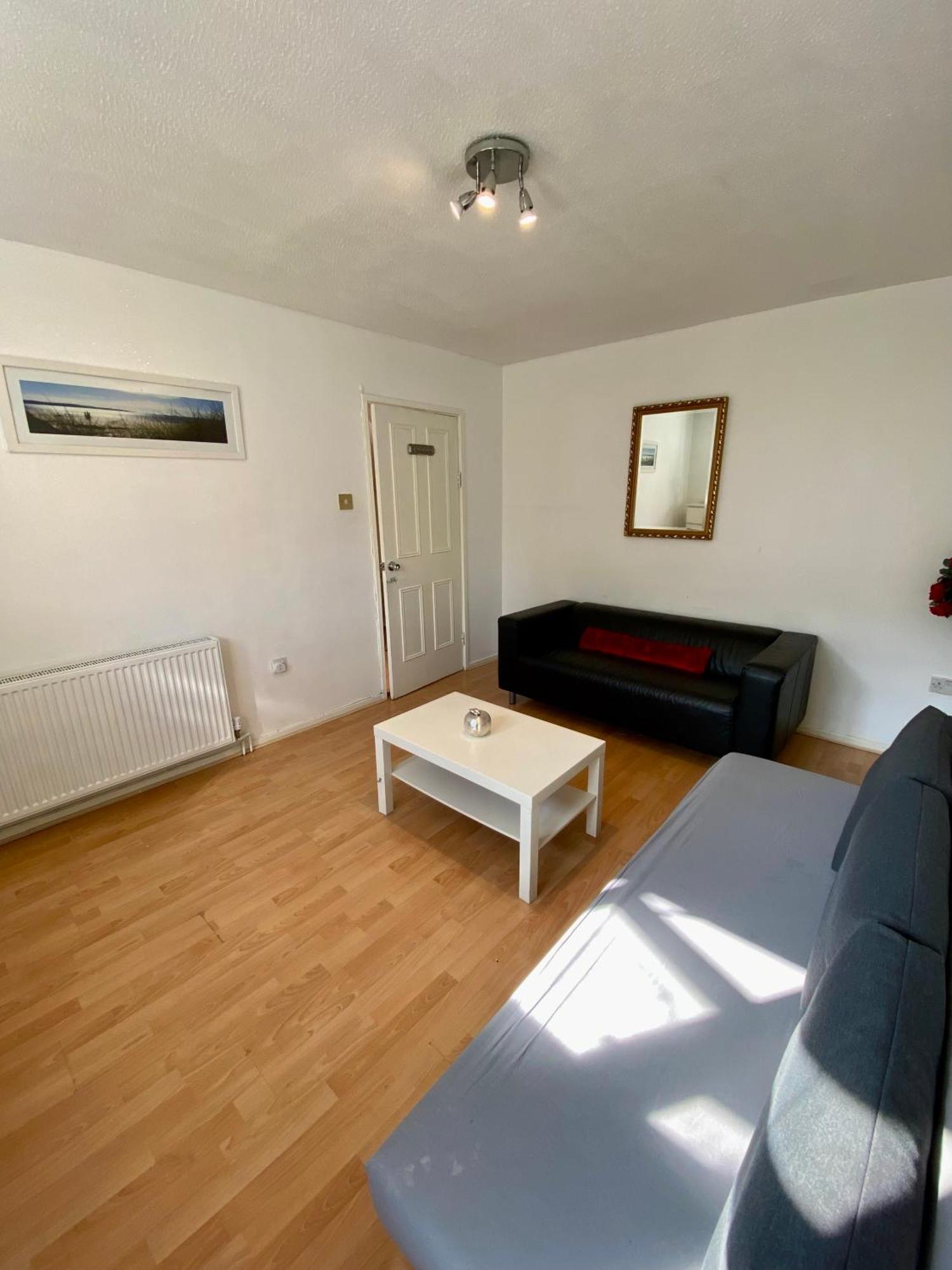 Cosy 3 Bedroom House Near Stratford,olympic Park, E15 London