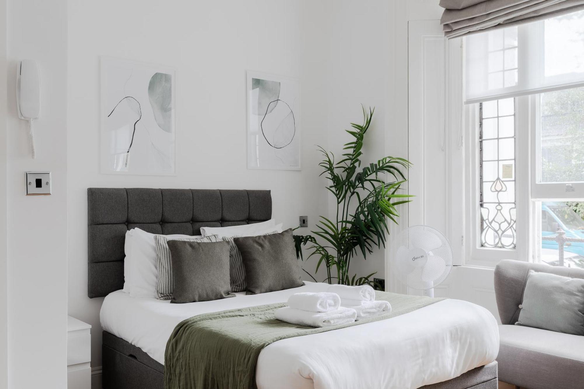 Prime Vision Living - Hyde Park Apartment *