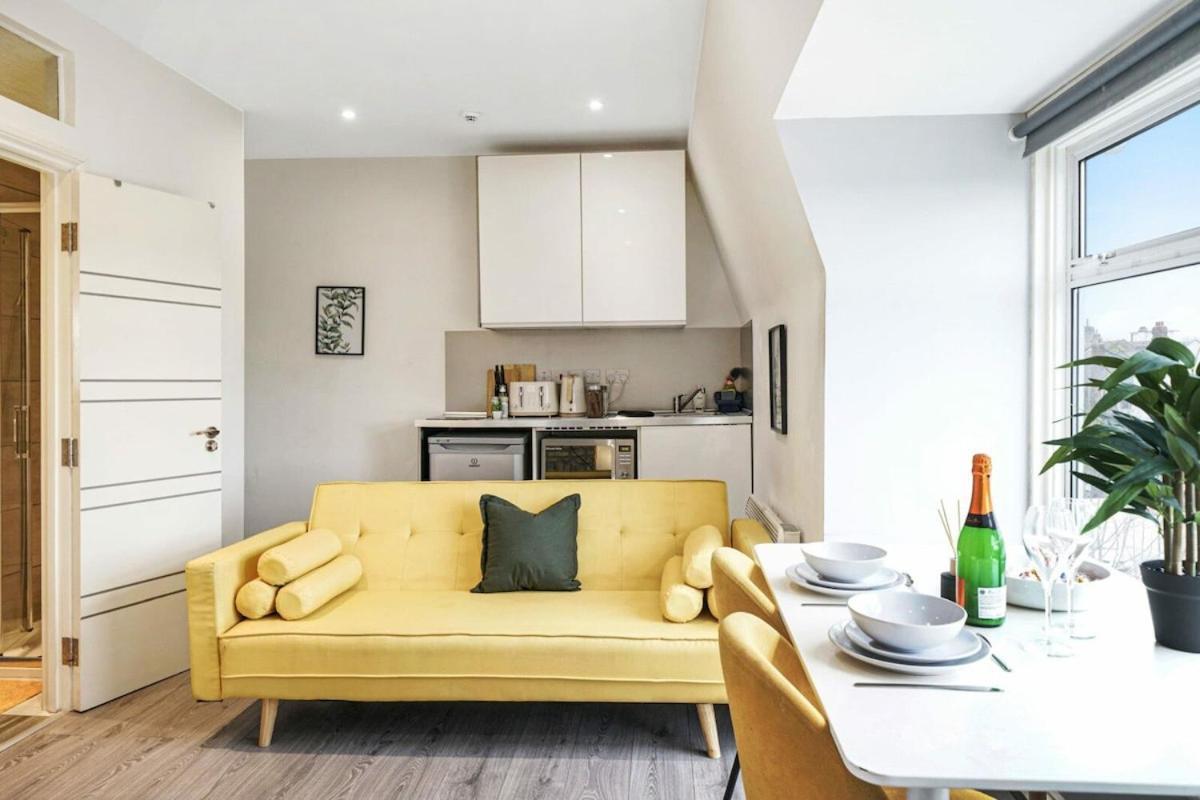 Spacious In Lanes Apartment