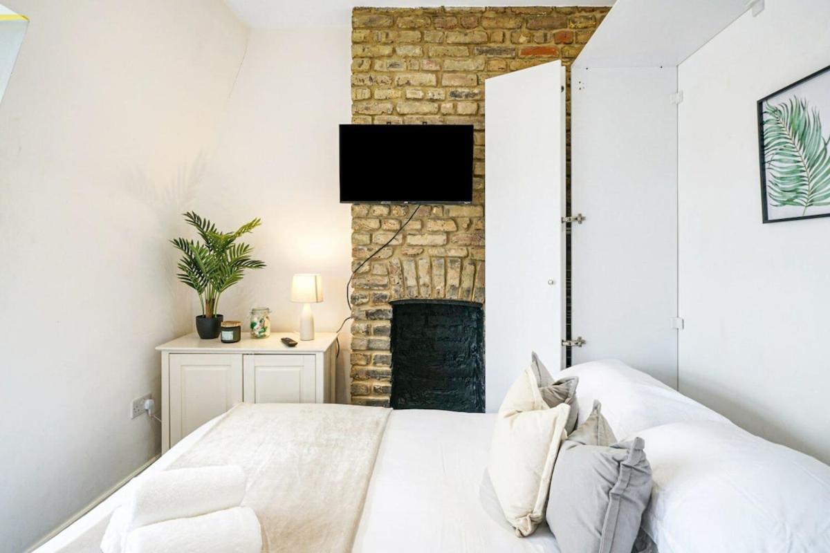 Spacious In Lanes Apartment London