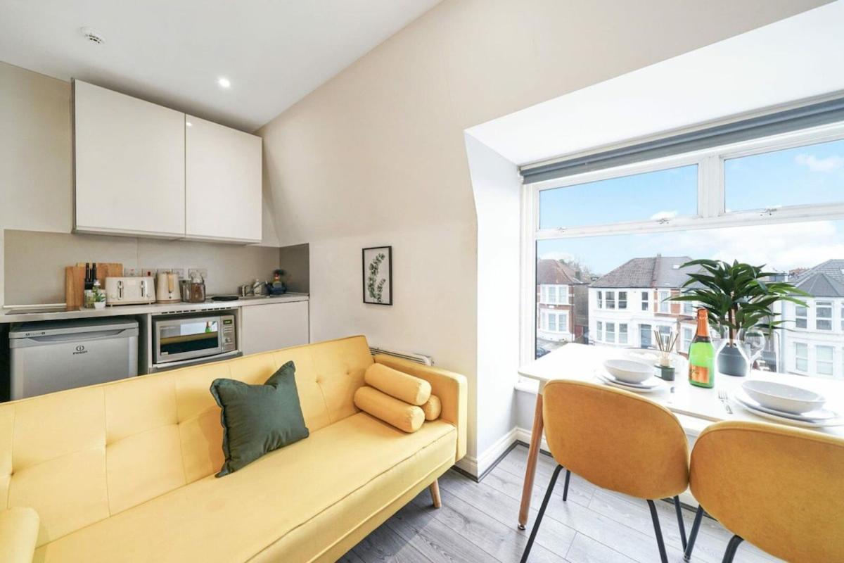 Spacious In Lanes Apartment