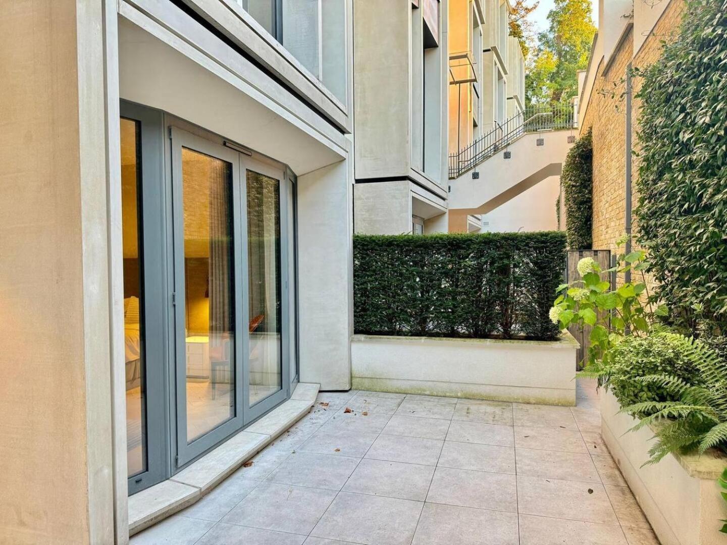 Duplex Holland Park! Check Photos! London