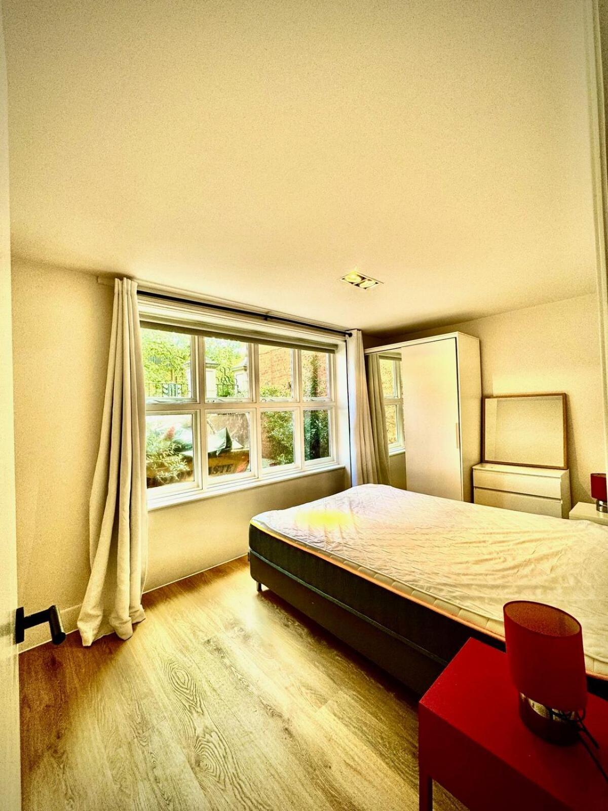 Private And Modern One Bed Gated Flat London