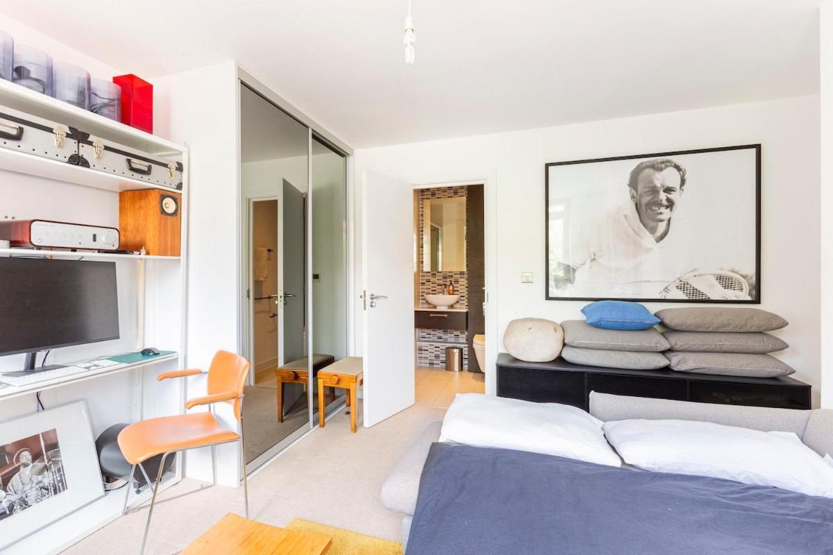 Frampton Park Road, Hackney Apartment *