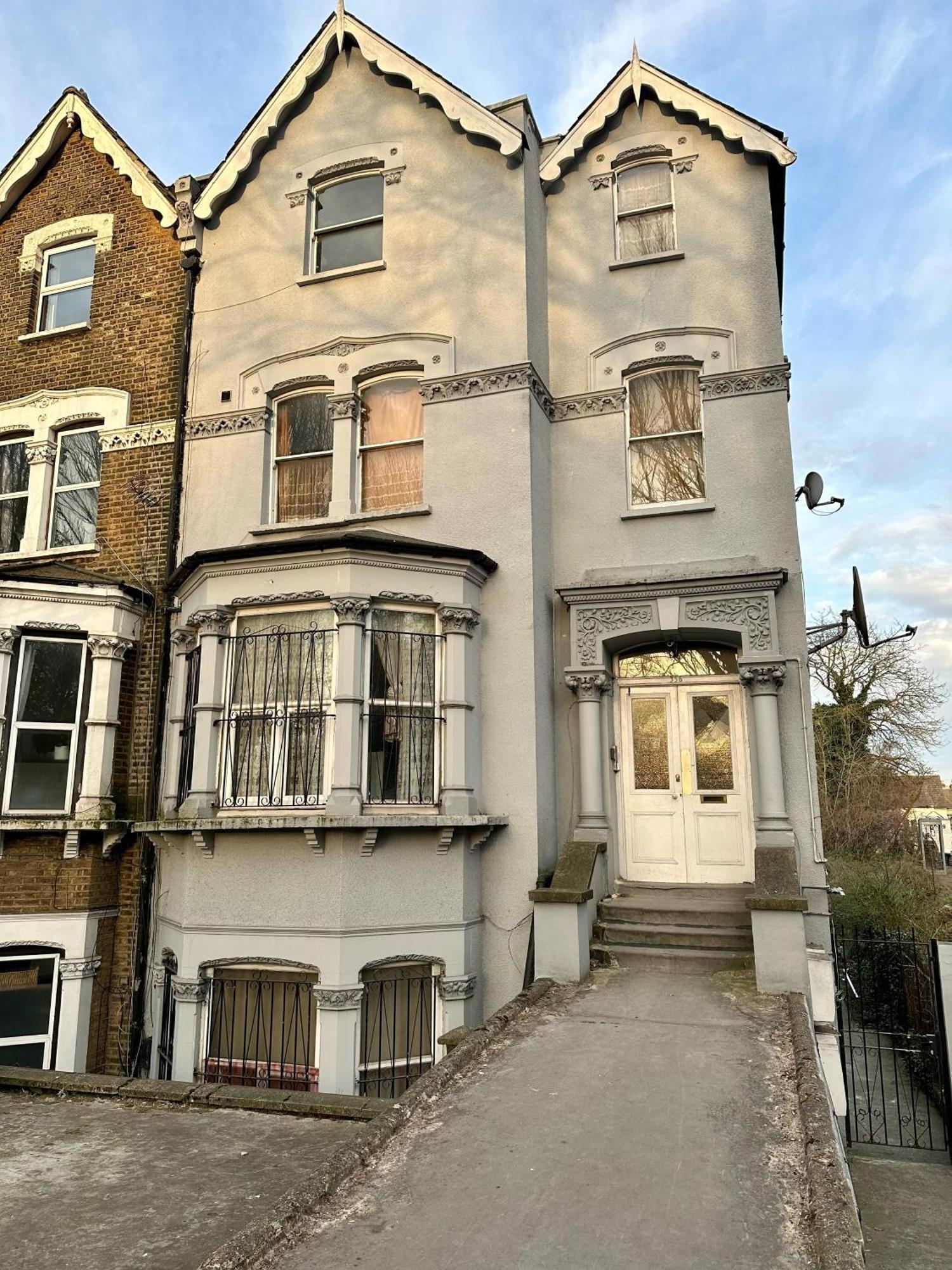 356 Manor House Near Homestay London