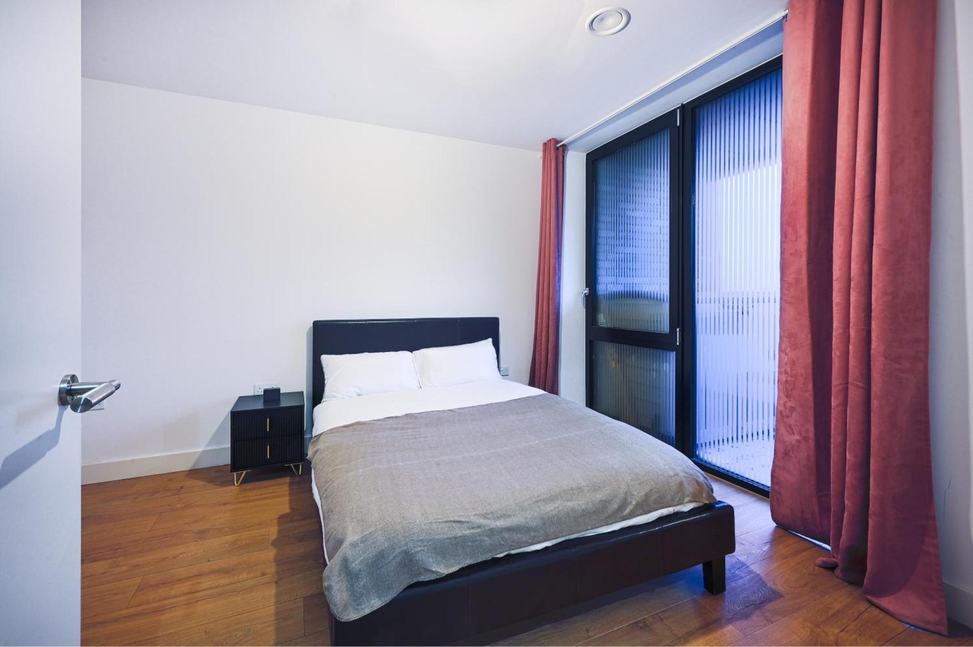 Canary Wharf Modern 1 Bed High Spec Apartment *