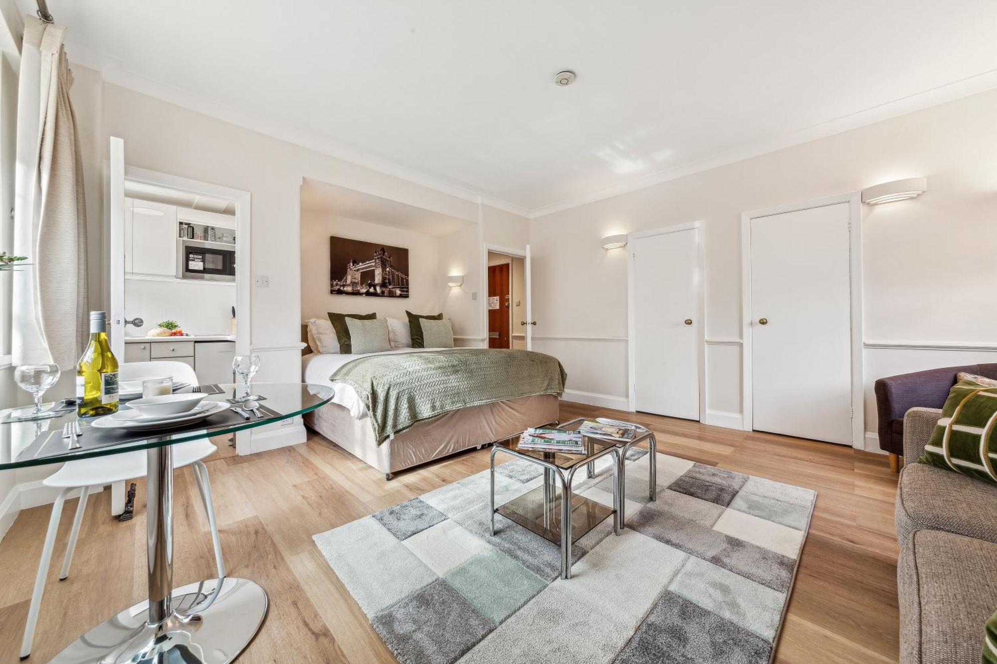 Nell Gwynn Chelsea 4*