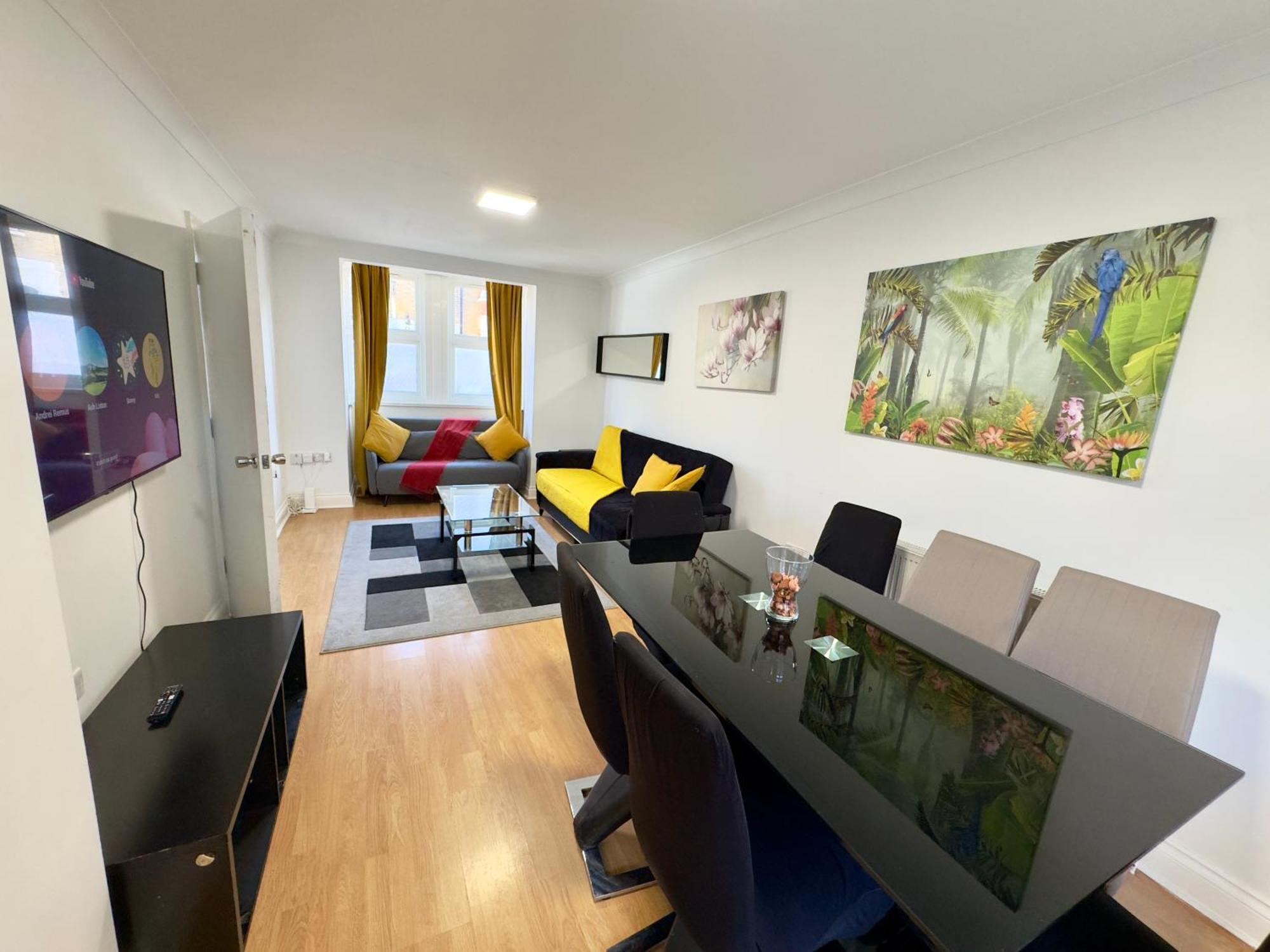 3 Bedrooms 3 Bathrooms Spacious House, Reception, Kitchen, Garden, Parking Apartment *