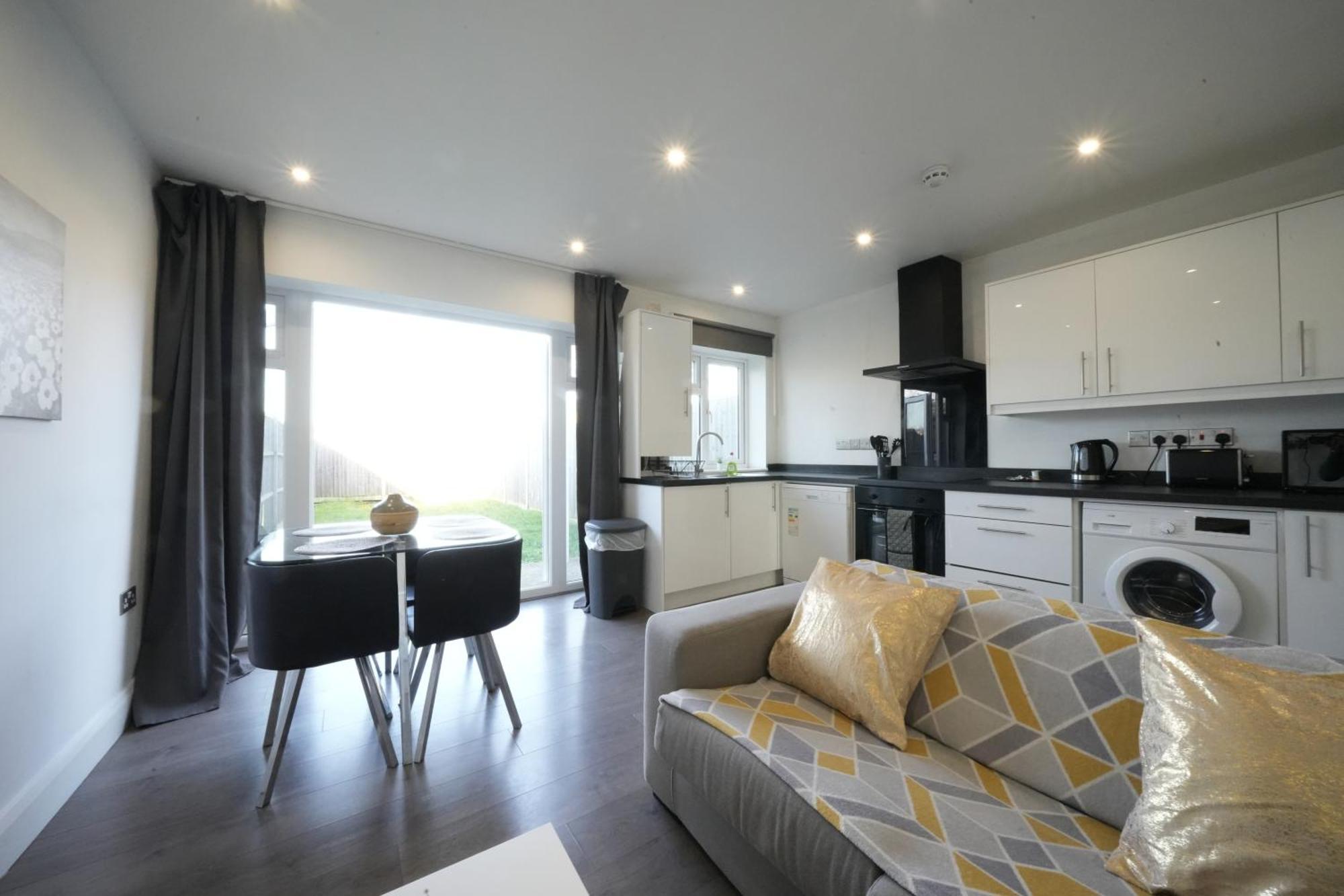 Hatton Apartments: Airport-adjacent With Free Parking And Underground Access Apartamento *