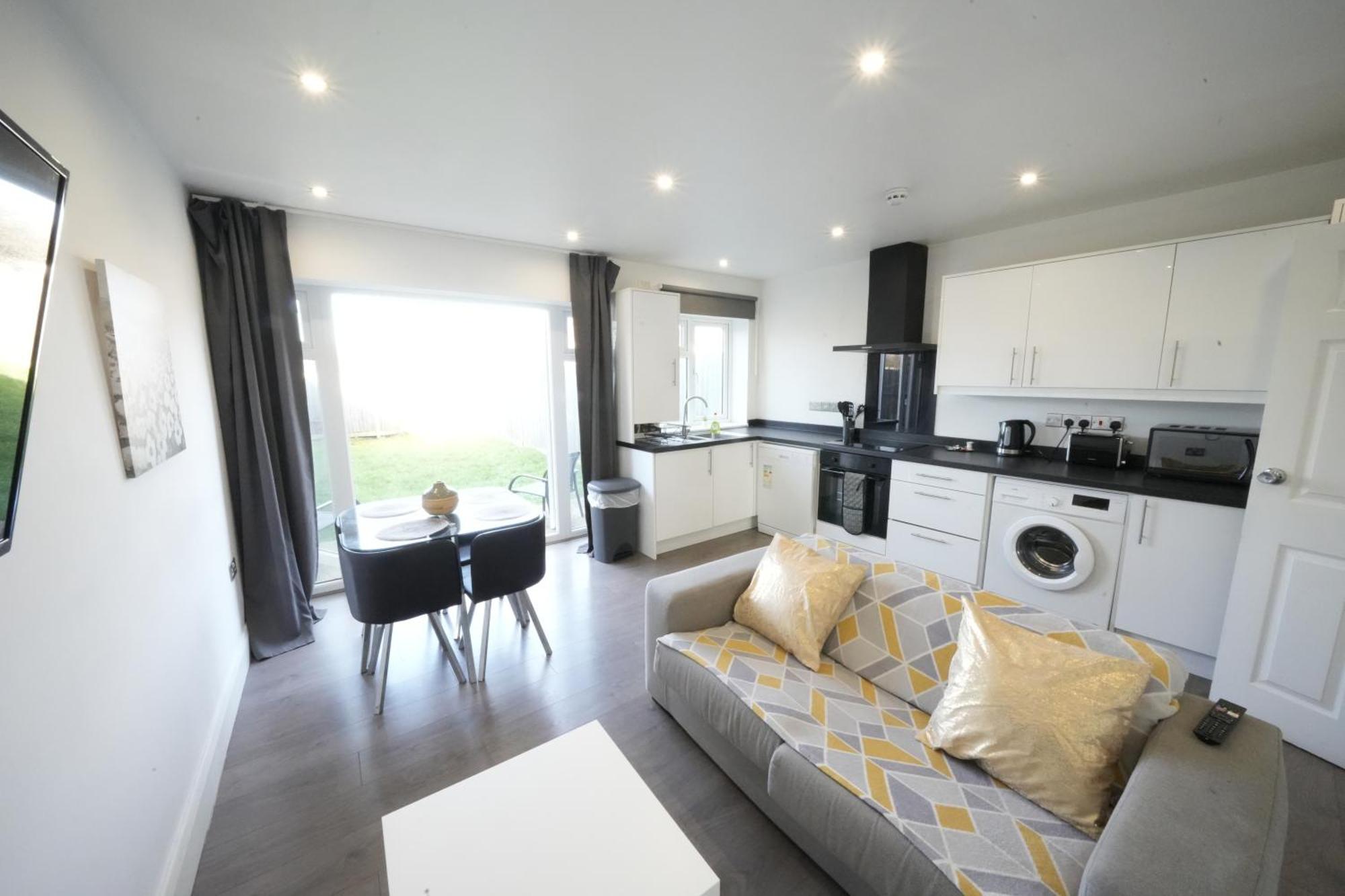 Hatton Apartments: Airport-adjacent With Free Parking And Underground Access London