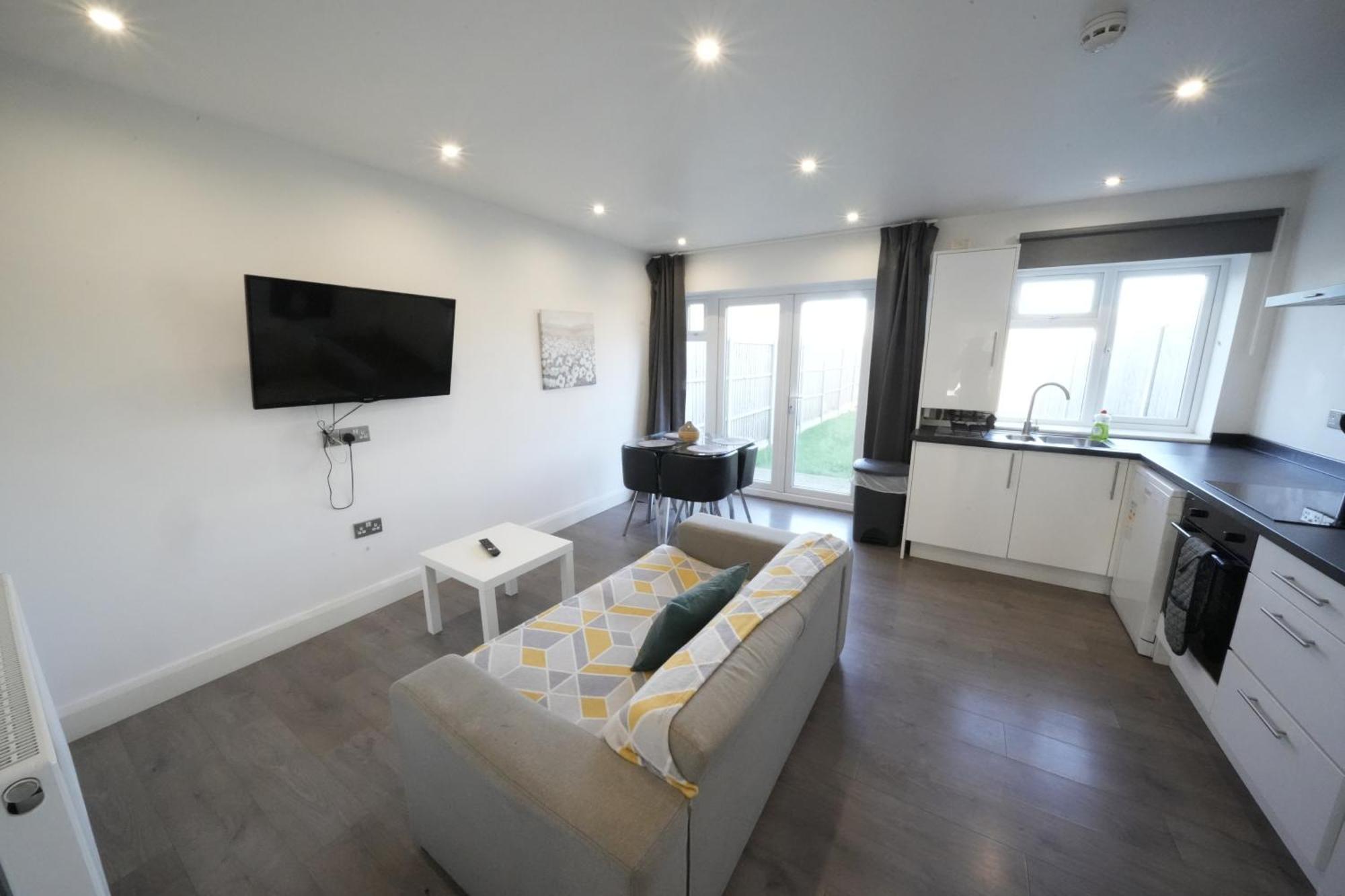 Hatton Apartments: Airport-adjacent With Free Parking And Underground Access London
