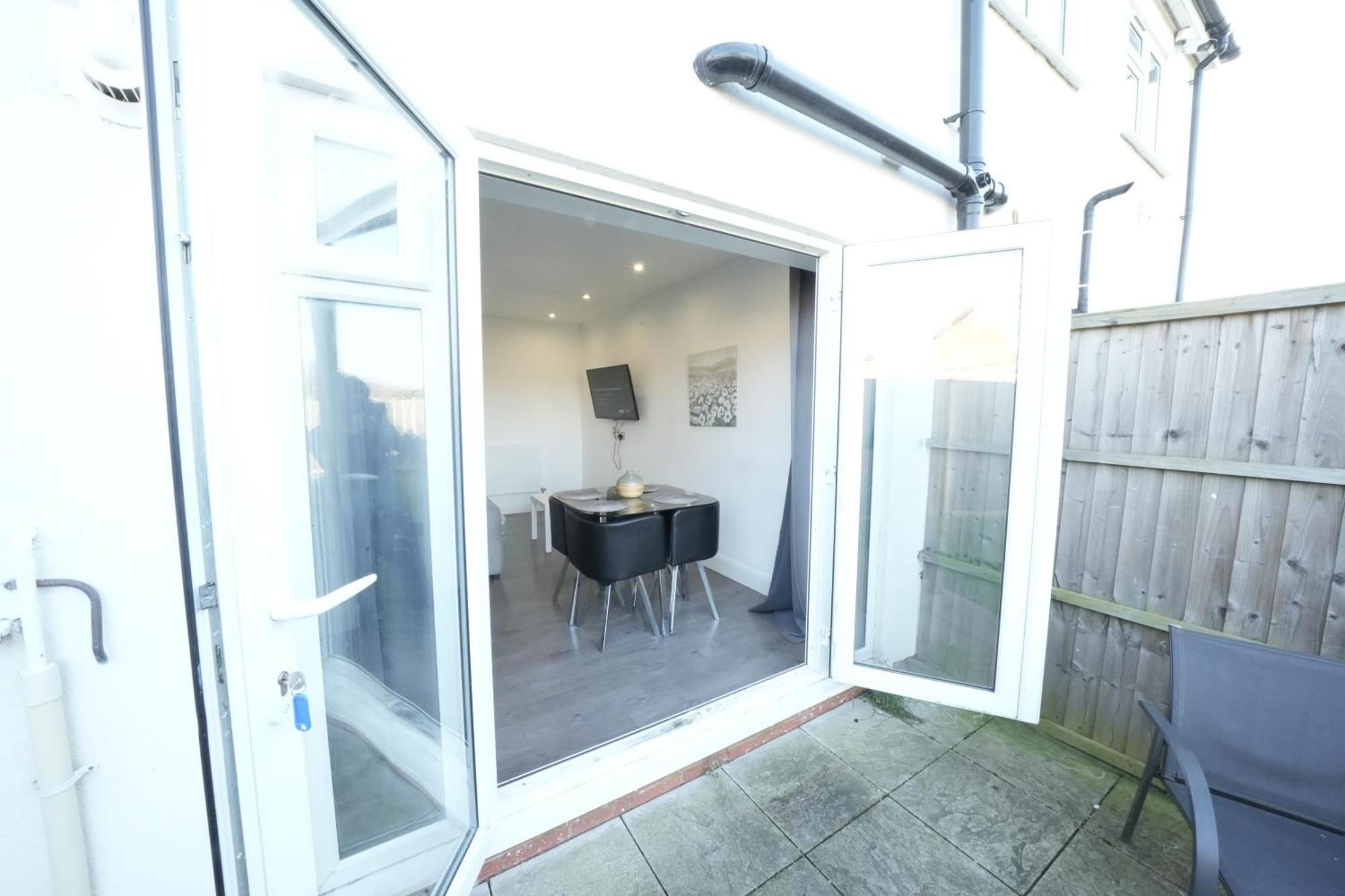 Hatton Apartments: Airport-adjacent With Free Parking And Underground Access Apartamento *