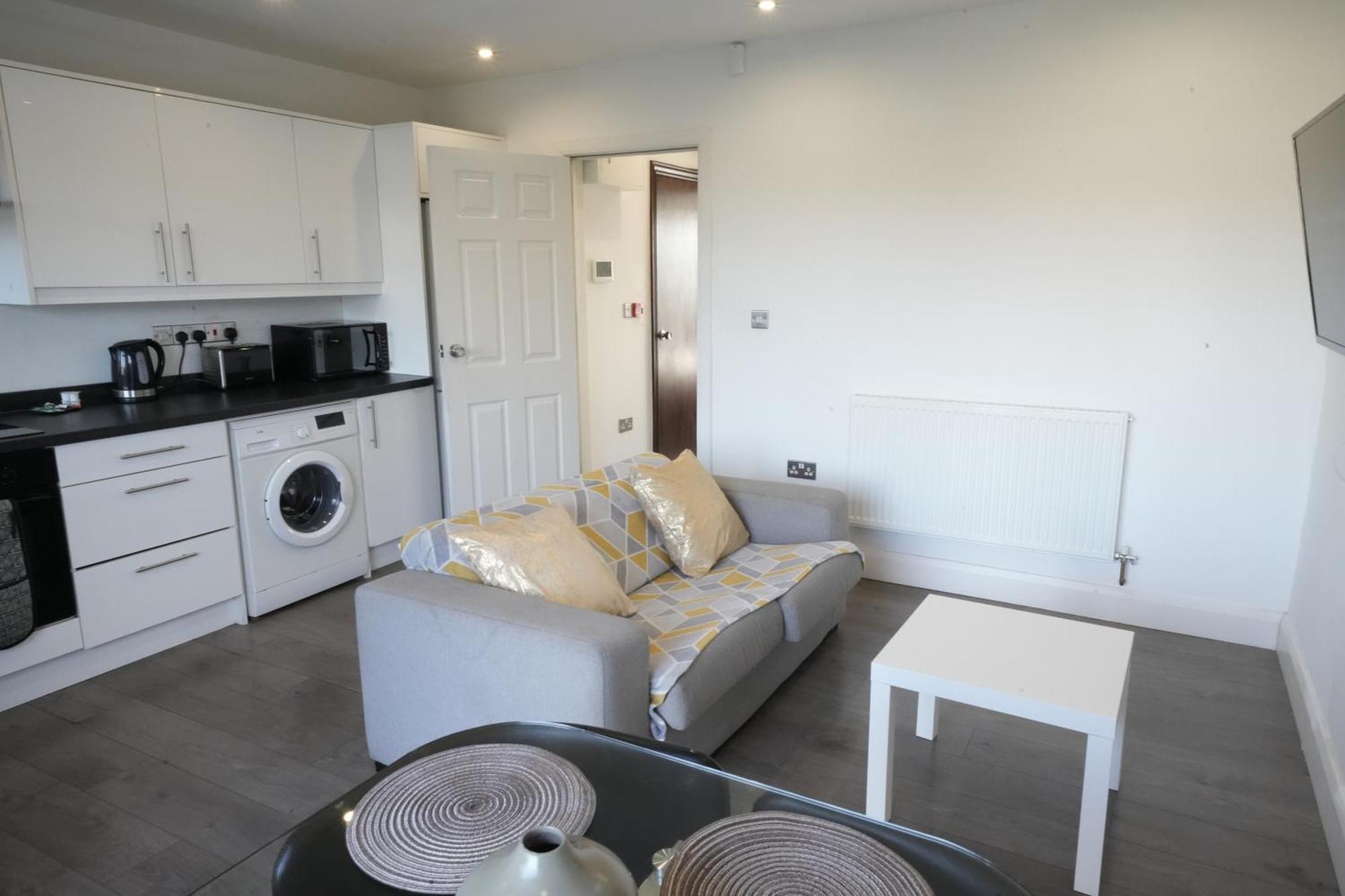 Apartment Hatton Apartments: Airport-adjacent With Free Parking And Underground Access London