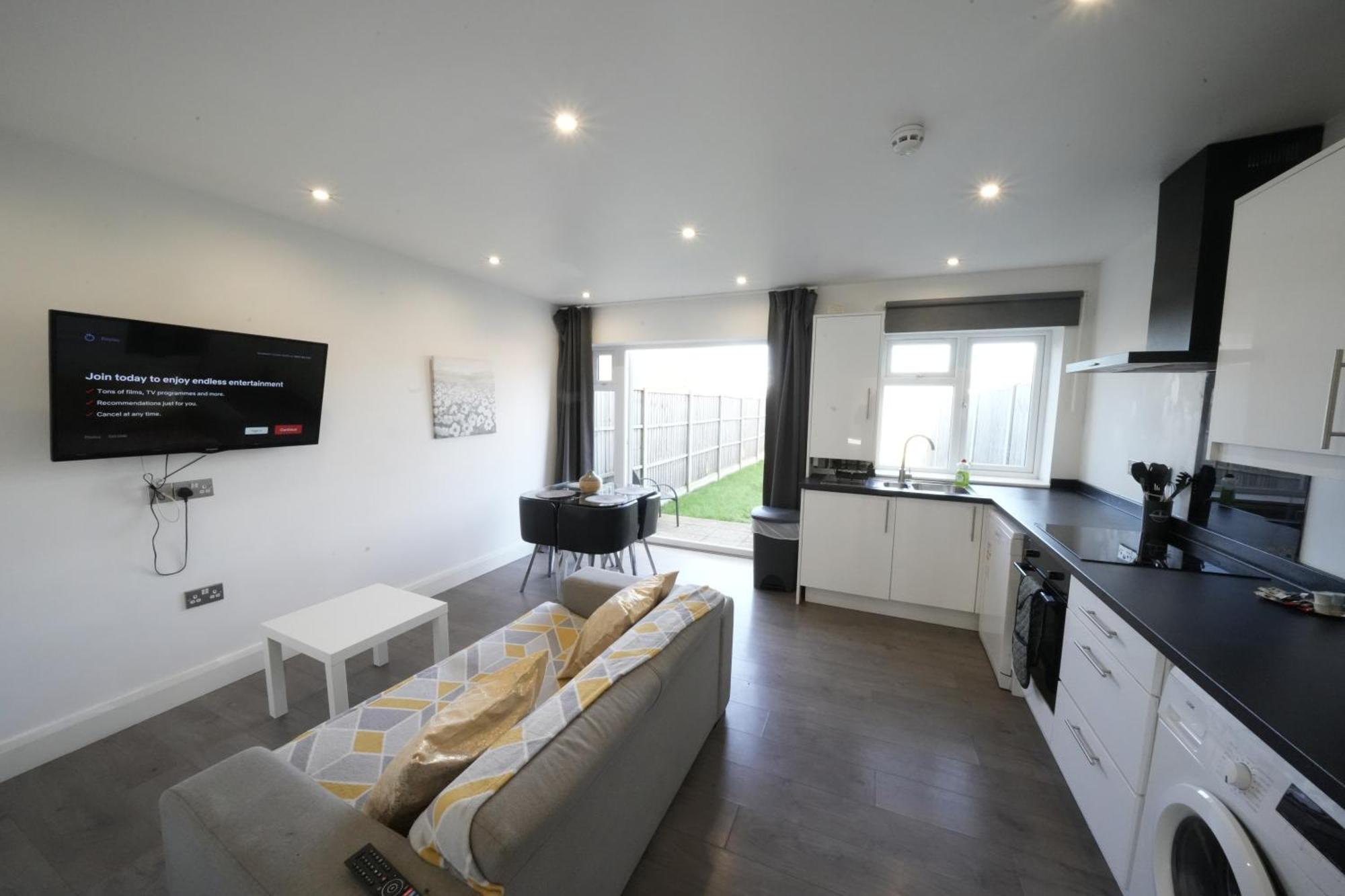 Apartment Hatton Apartments: Airport-adjacent With Free Parking And Underground Access London