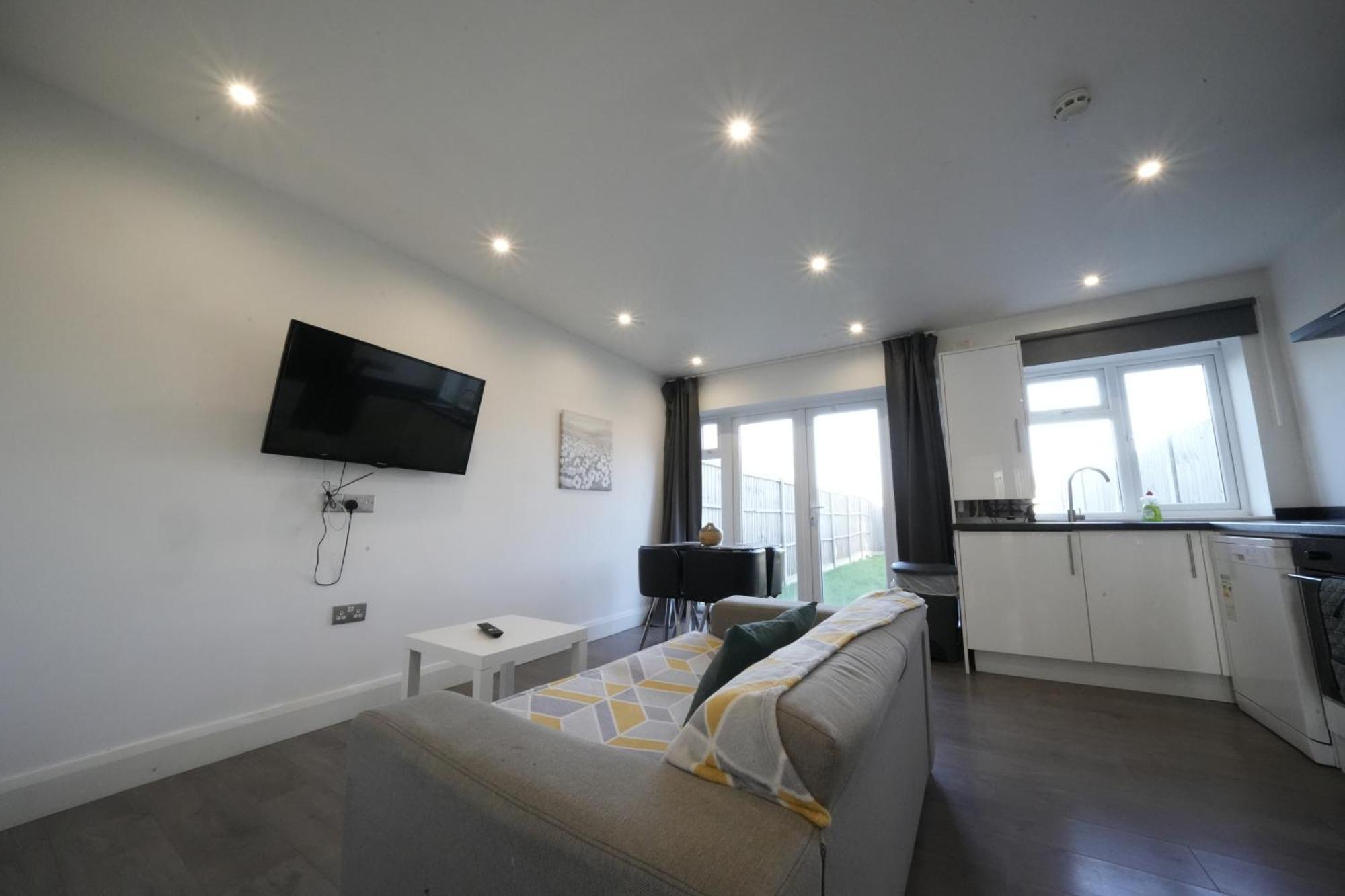 Hatton Apartments: Airport-adjacent With Free Parking And Underground Access *