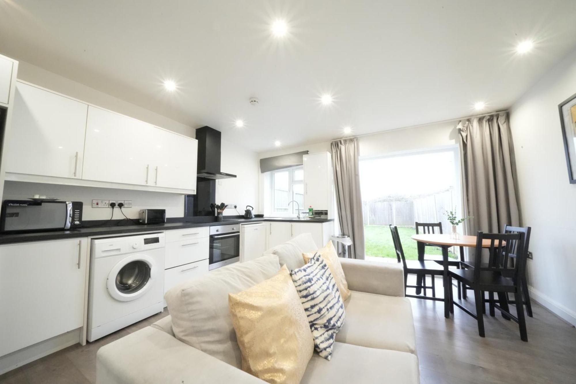 Hatton Apartments: Airport-adjacent With Free Parking And Underground Access Apartamento *