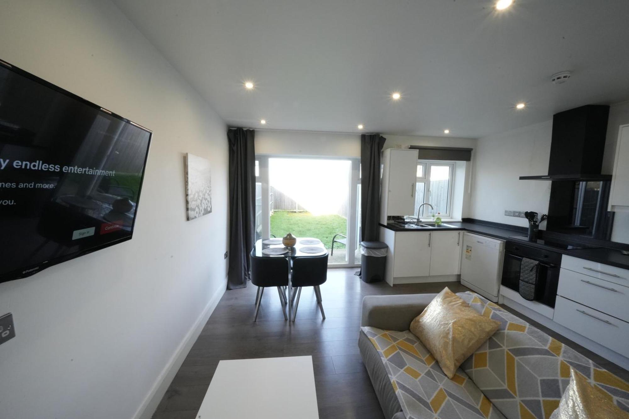 Hatton Apartments: Airport-adjacent With Free Parking And Underground Access *