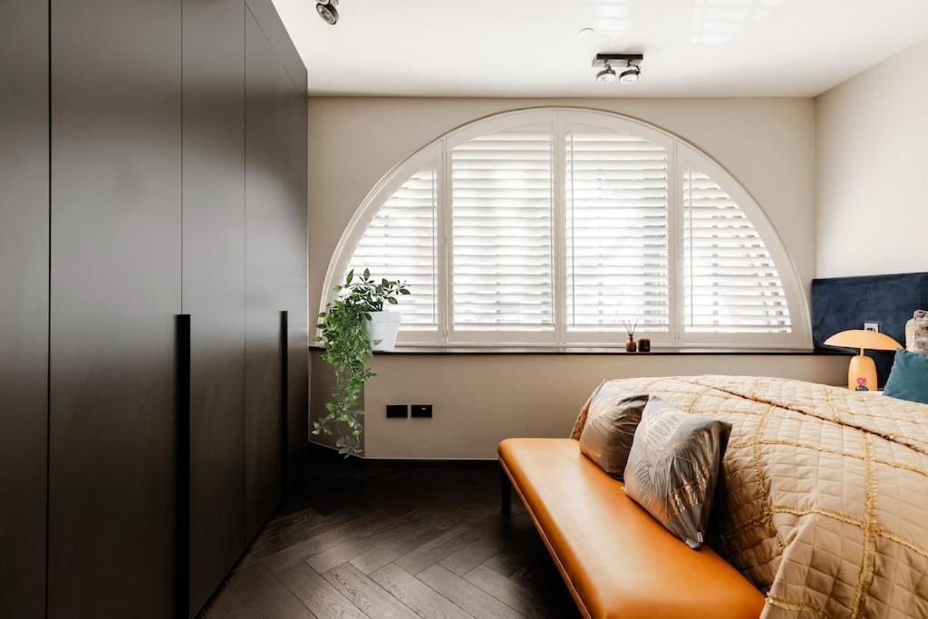 Shh! Oxford St Dream-come-true Fam Design Hot Spot London